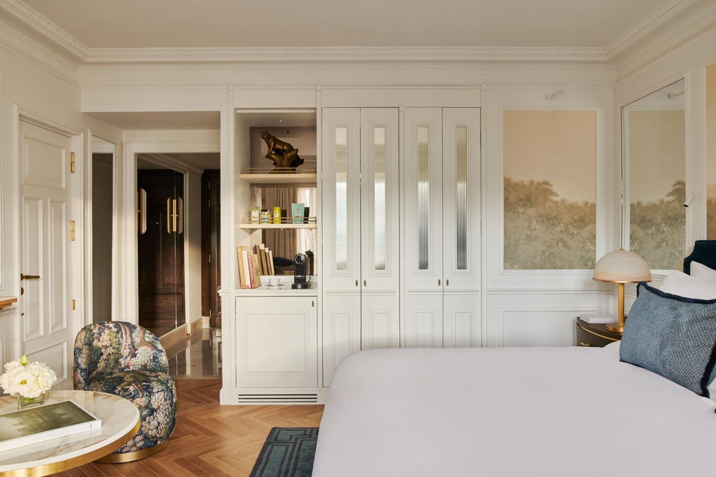 Deluxe Guest Room With 1 King Bed