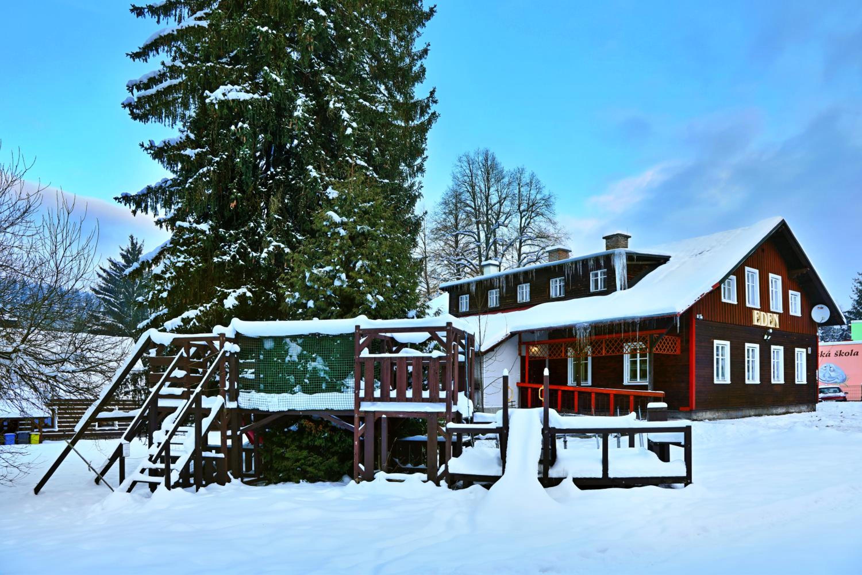 Seven-Bedroom House photo 1