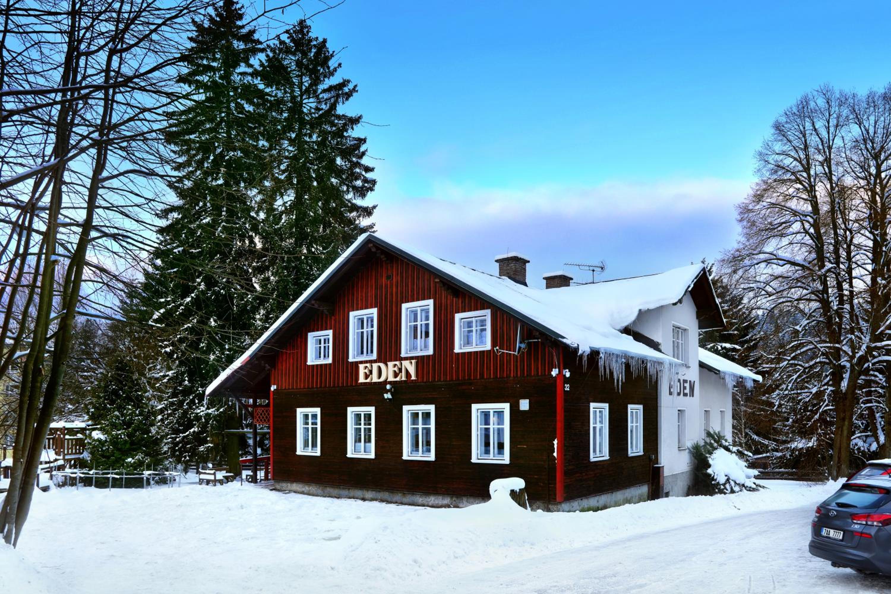 Seven-Bedroom House photo 2