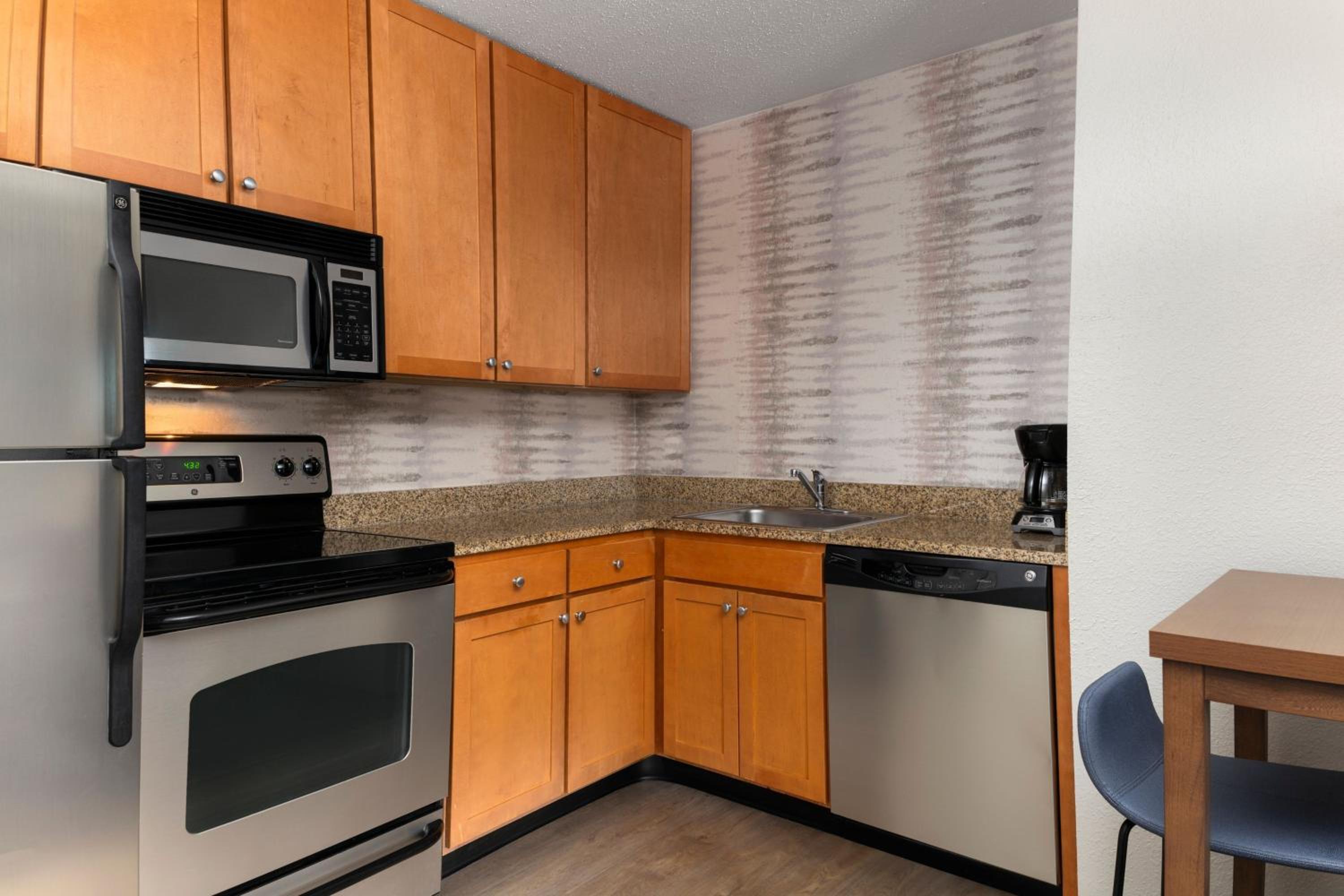 One-Bedroom Suite - Photo 3