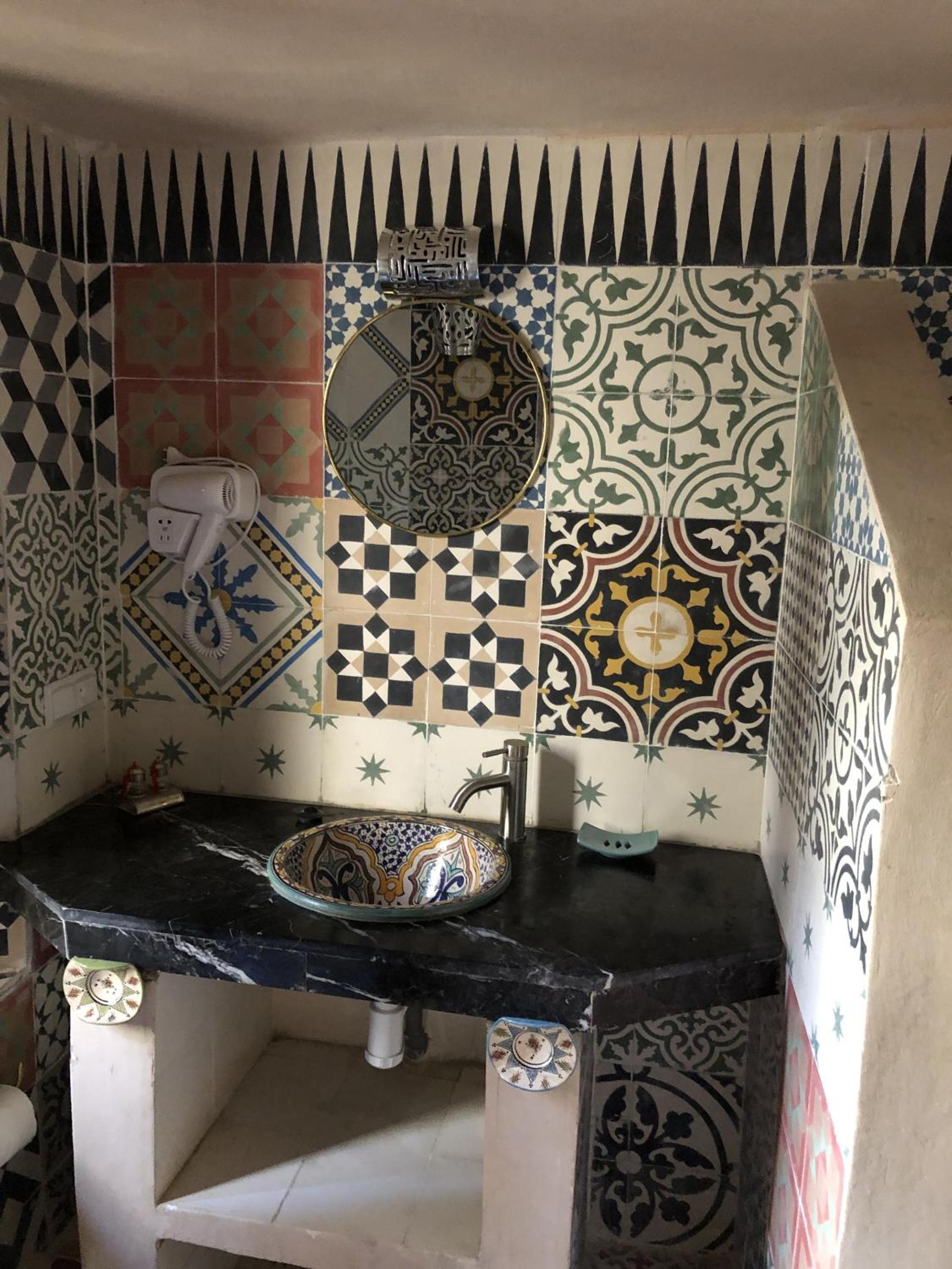 Double Room with Private Bathroom - Photo 2
