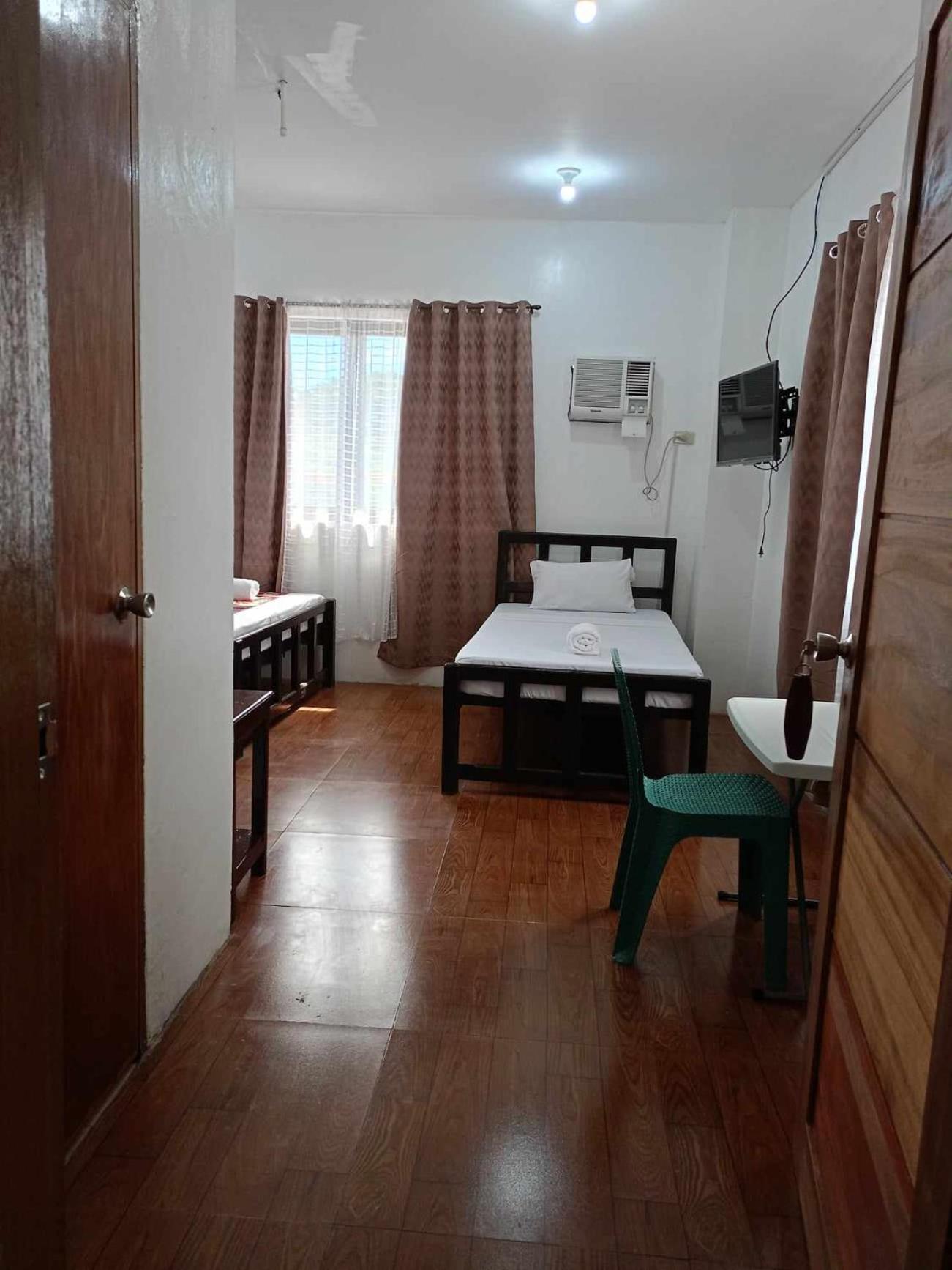 Family Room with Balcony photo 2