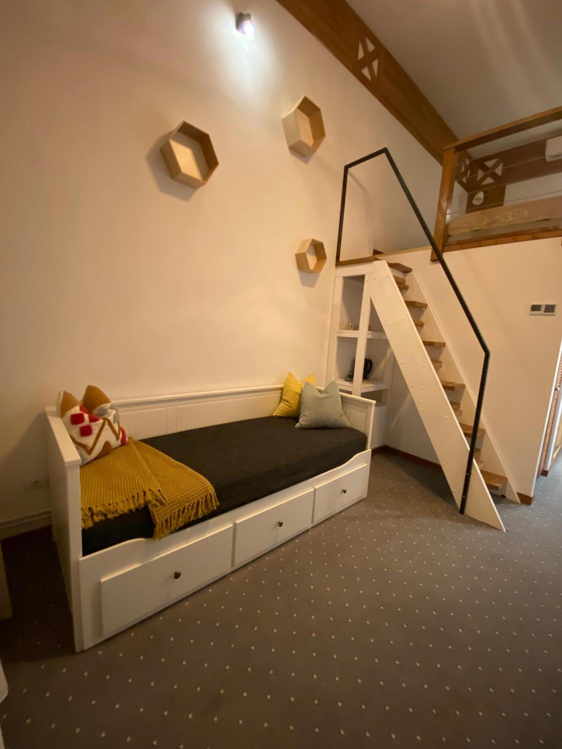 Double Room - Photo 6