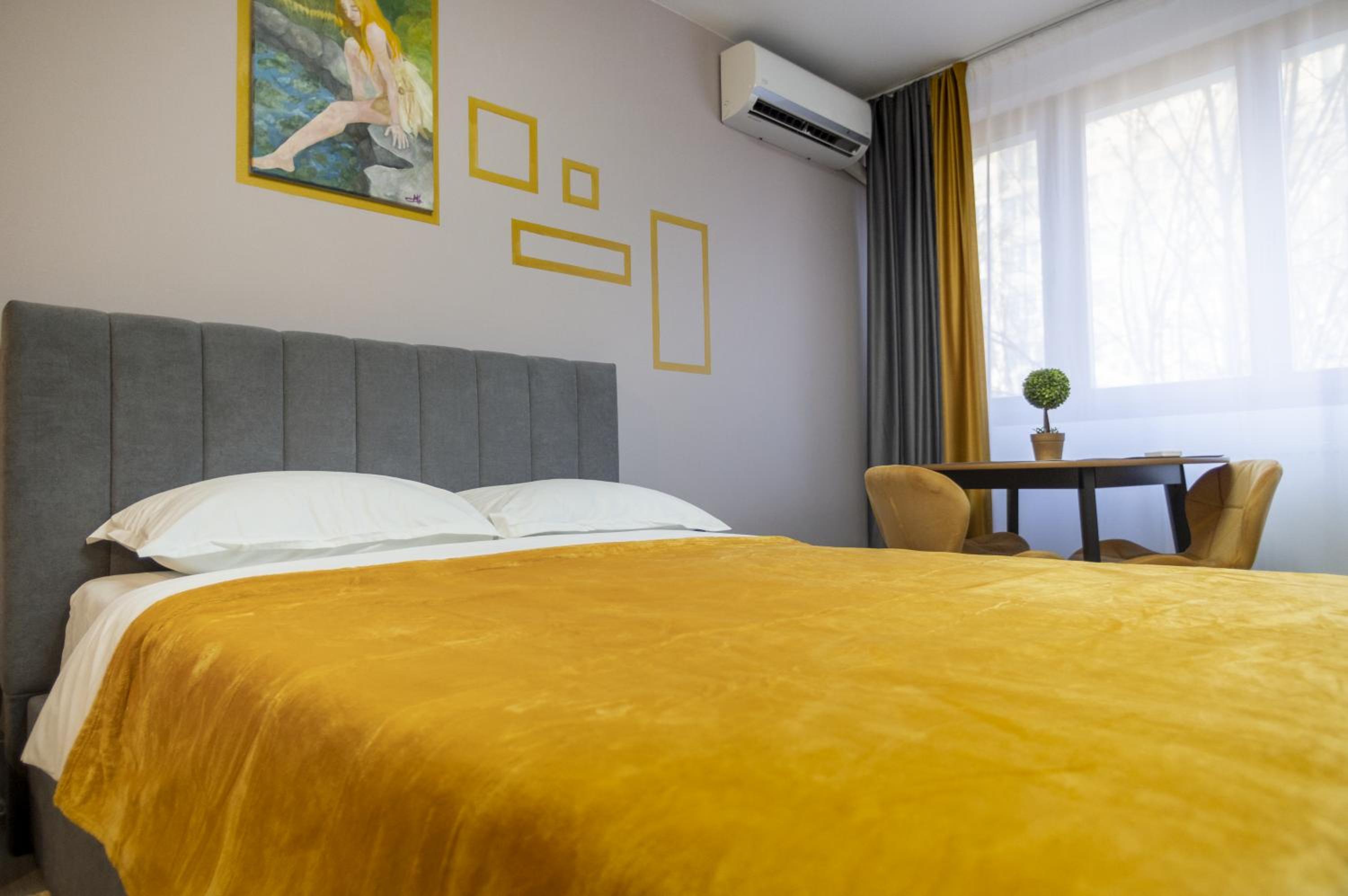 One-Bedroom Apartment - Photo 4