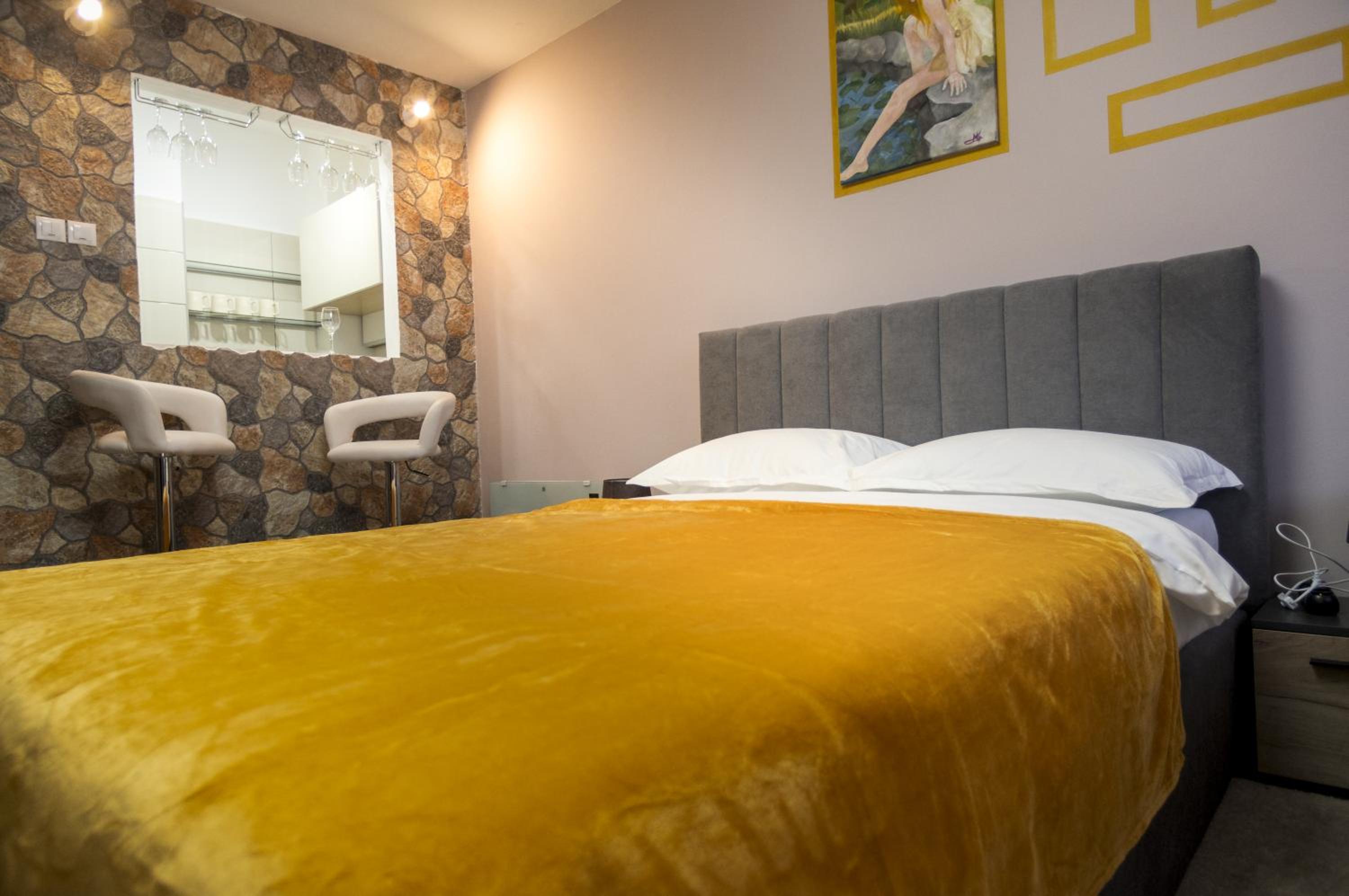 One-Bedroom Apartment - Photo 12