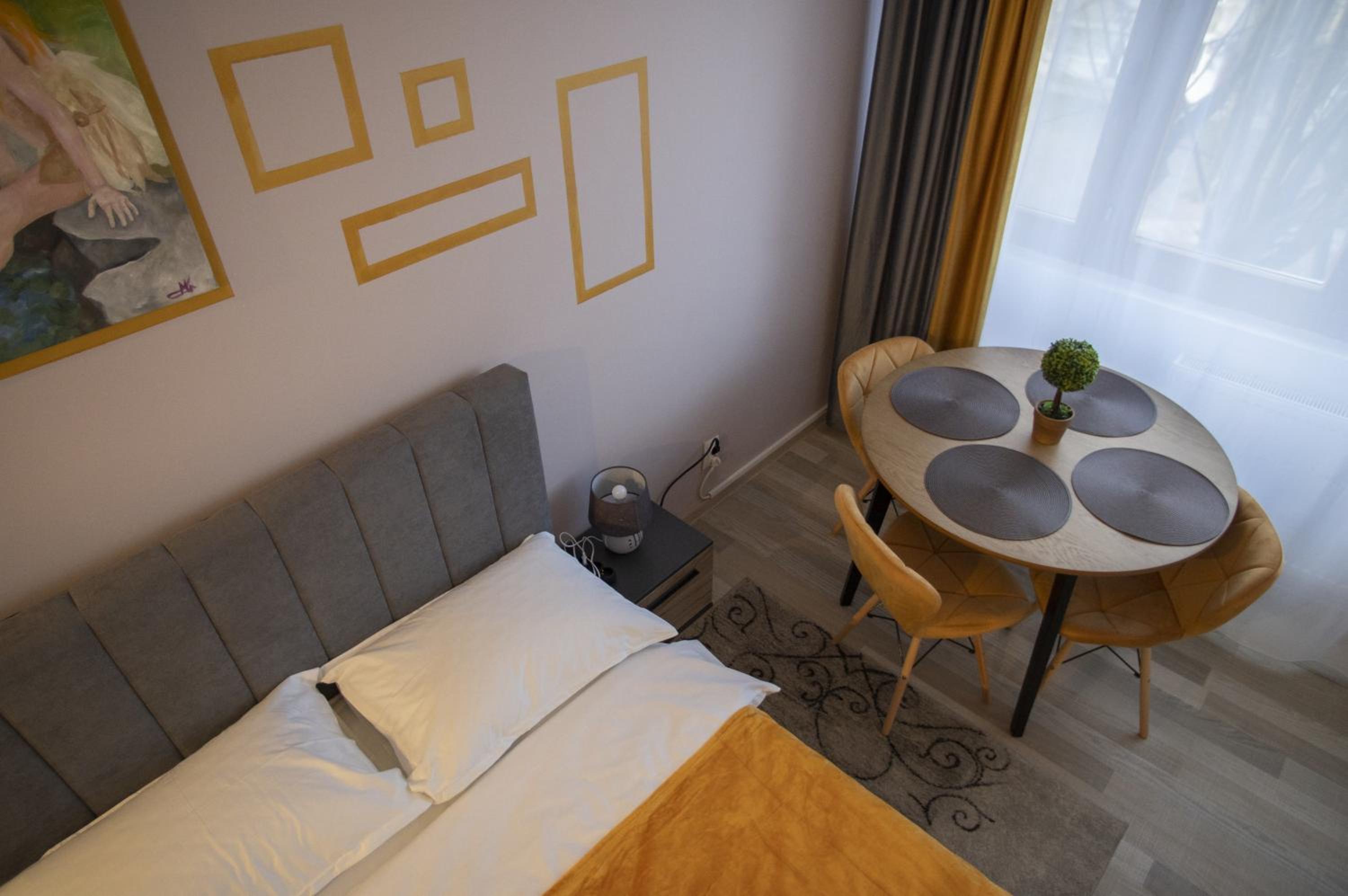 One-Bedroom Apartment - Photo 23