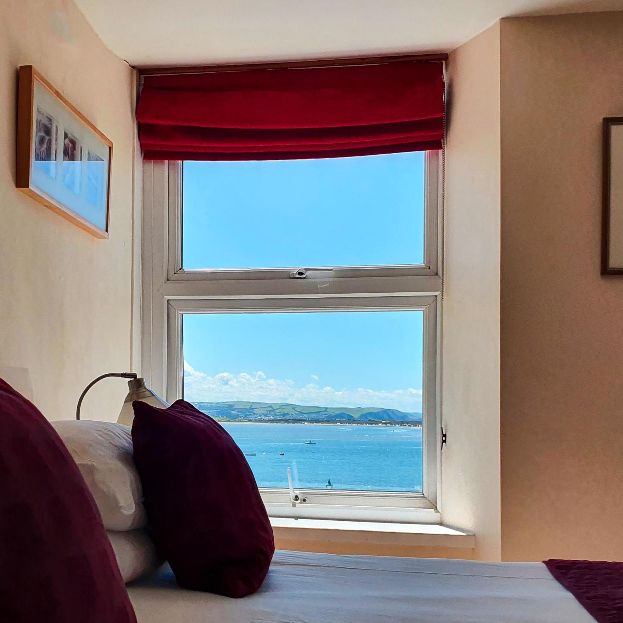 Deluxe Double or Twin Room with Sea View photo 3