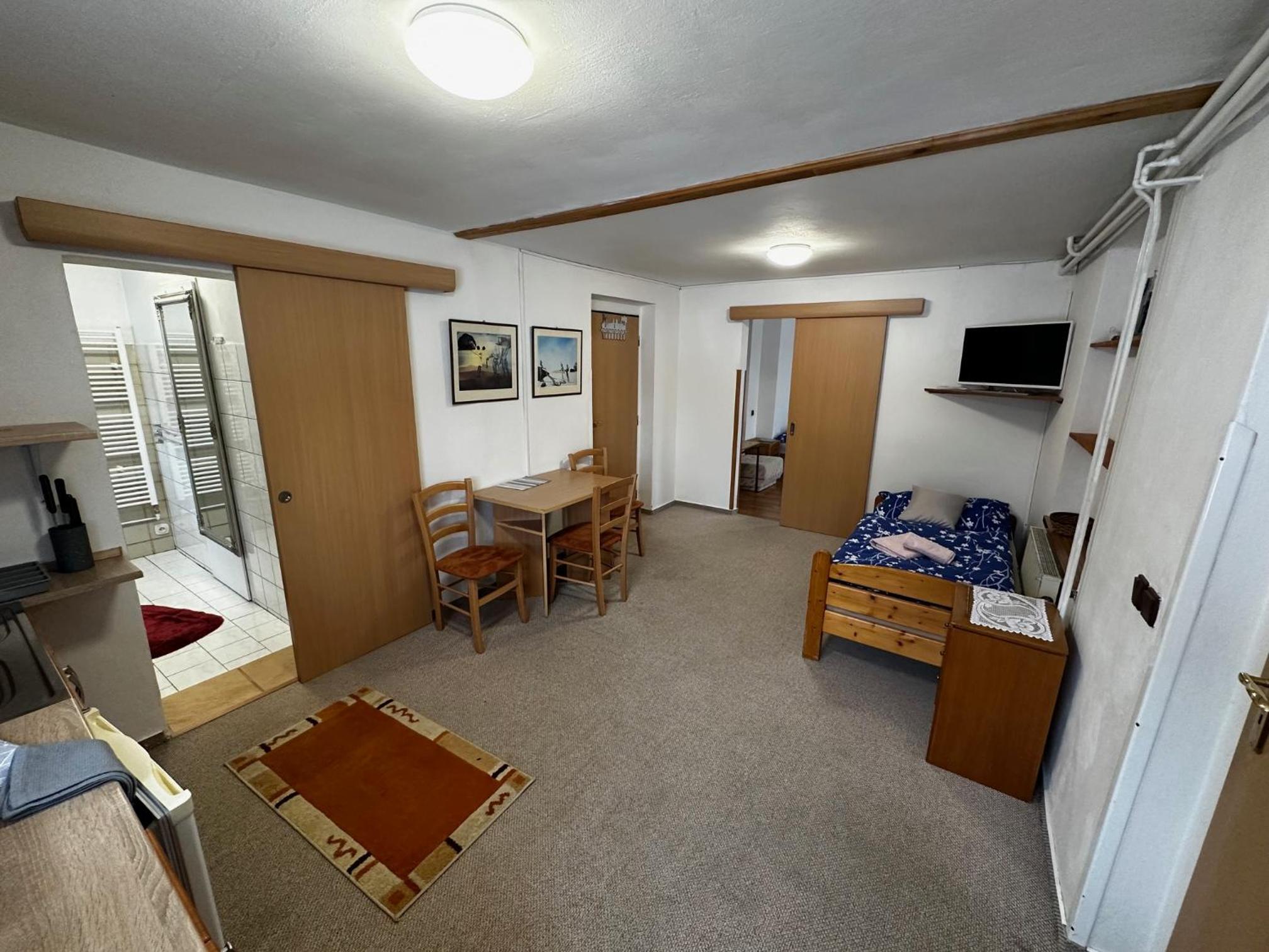 Apartment photo 2