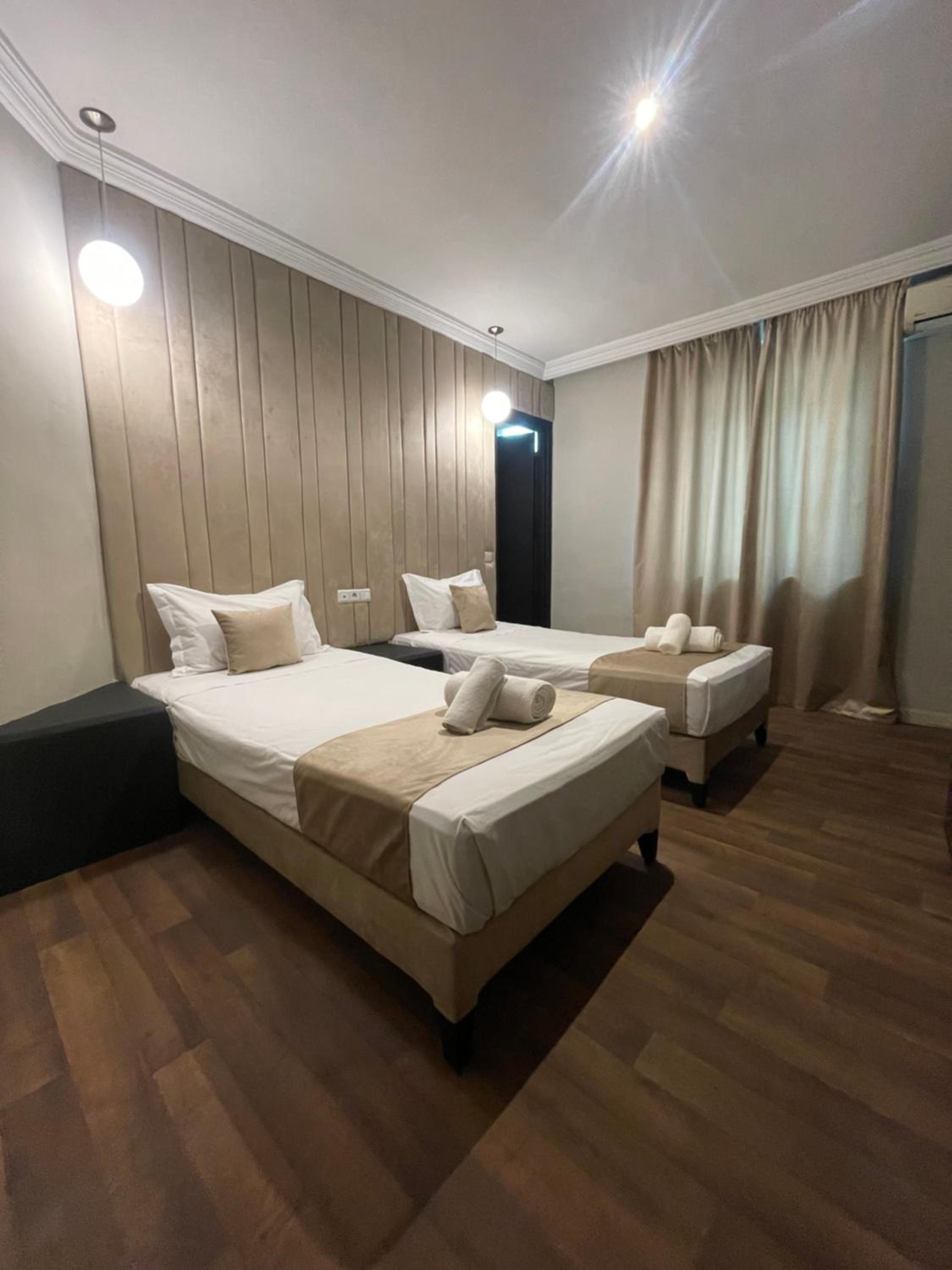 Twin Room - Photo 2