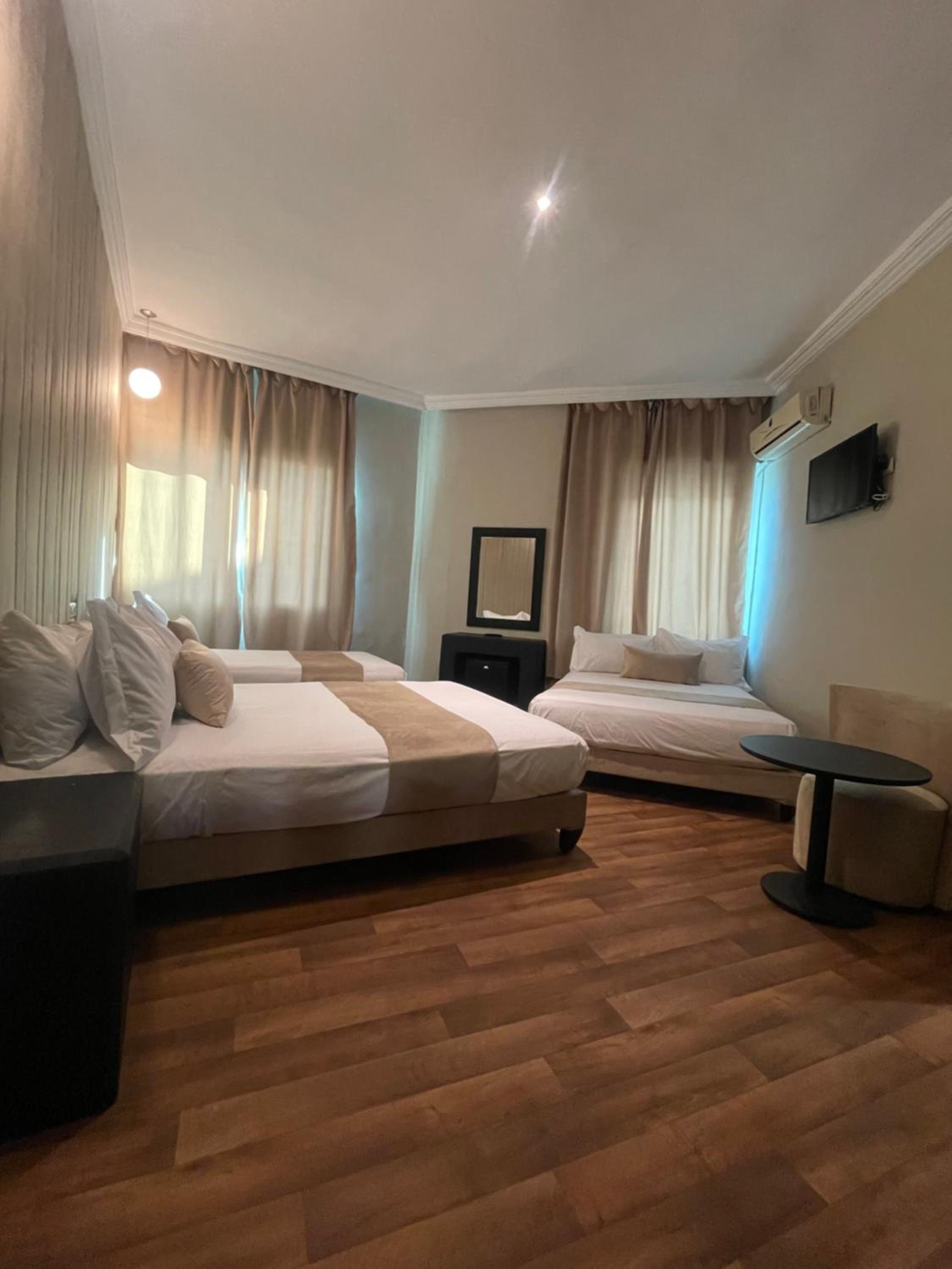 Deluxe Family Room - Photo 1