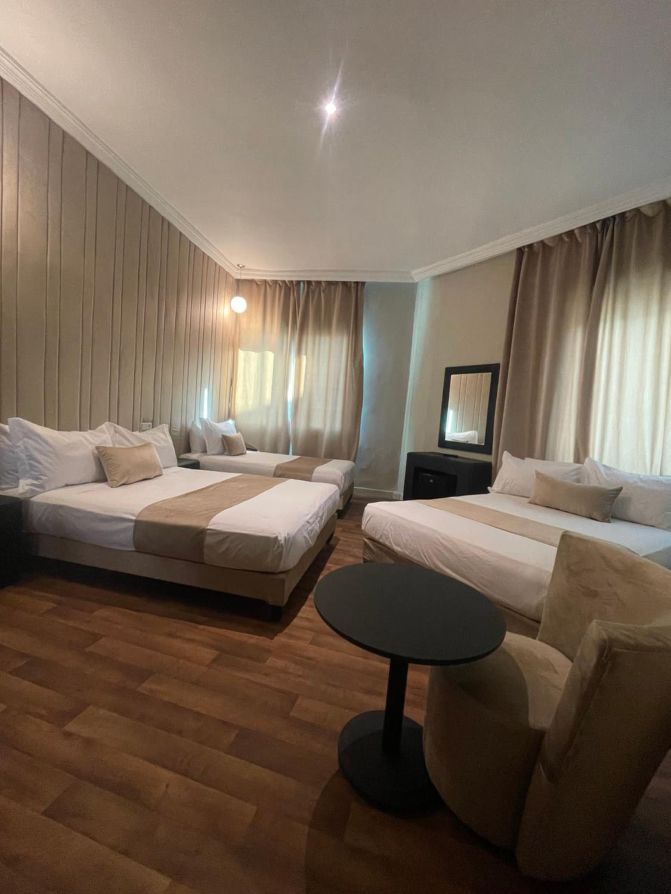 Deluxe Family Room - Photo 3