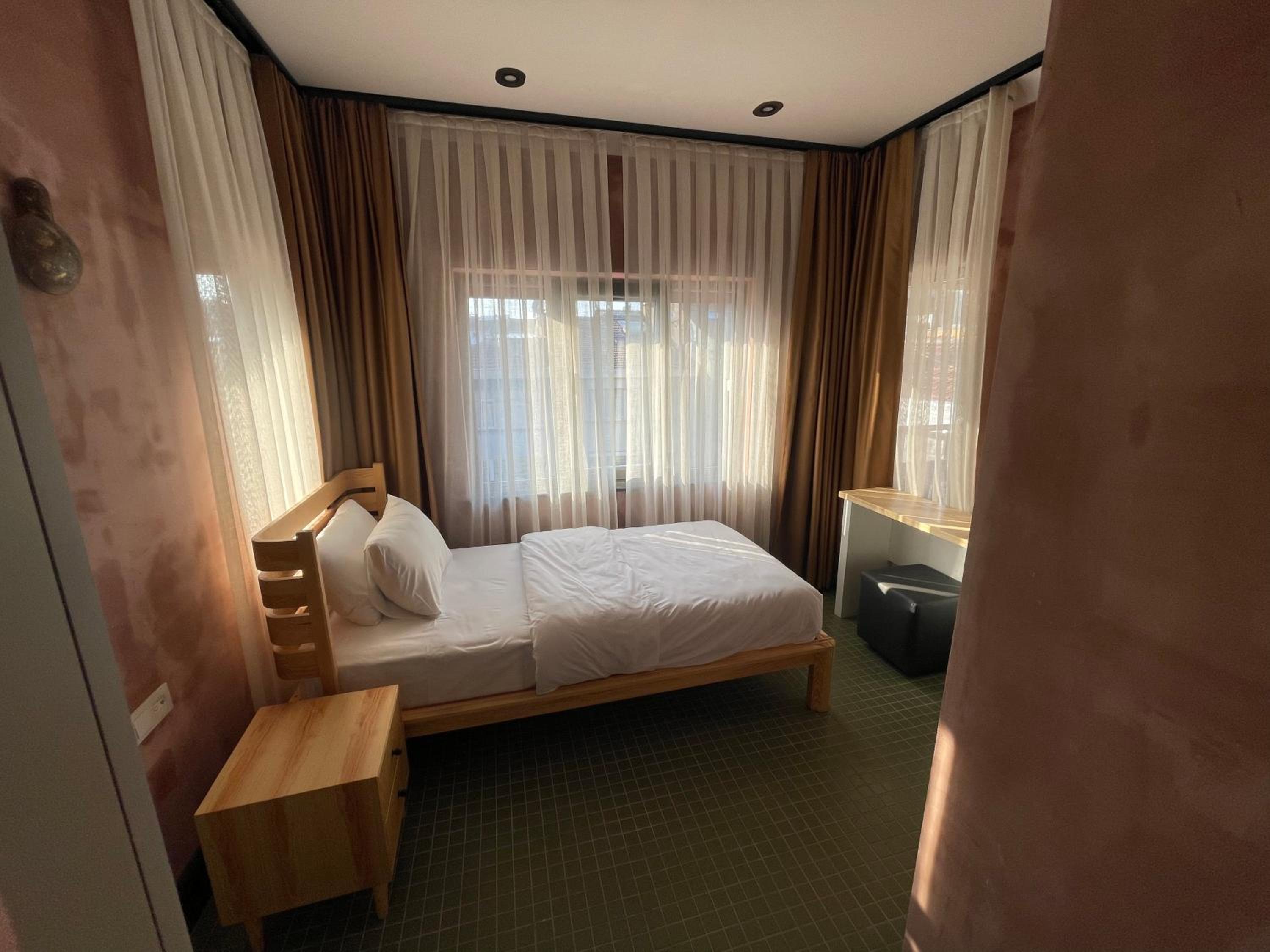 Deluxe Single Room photo 3