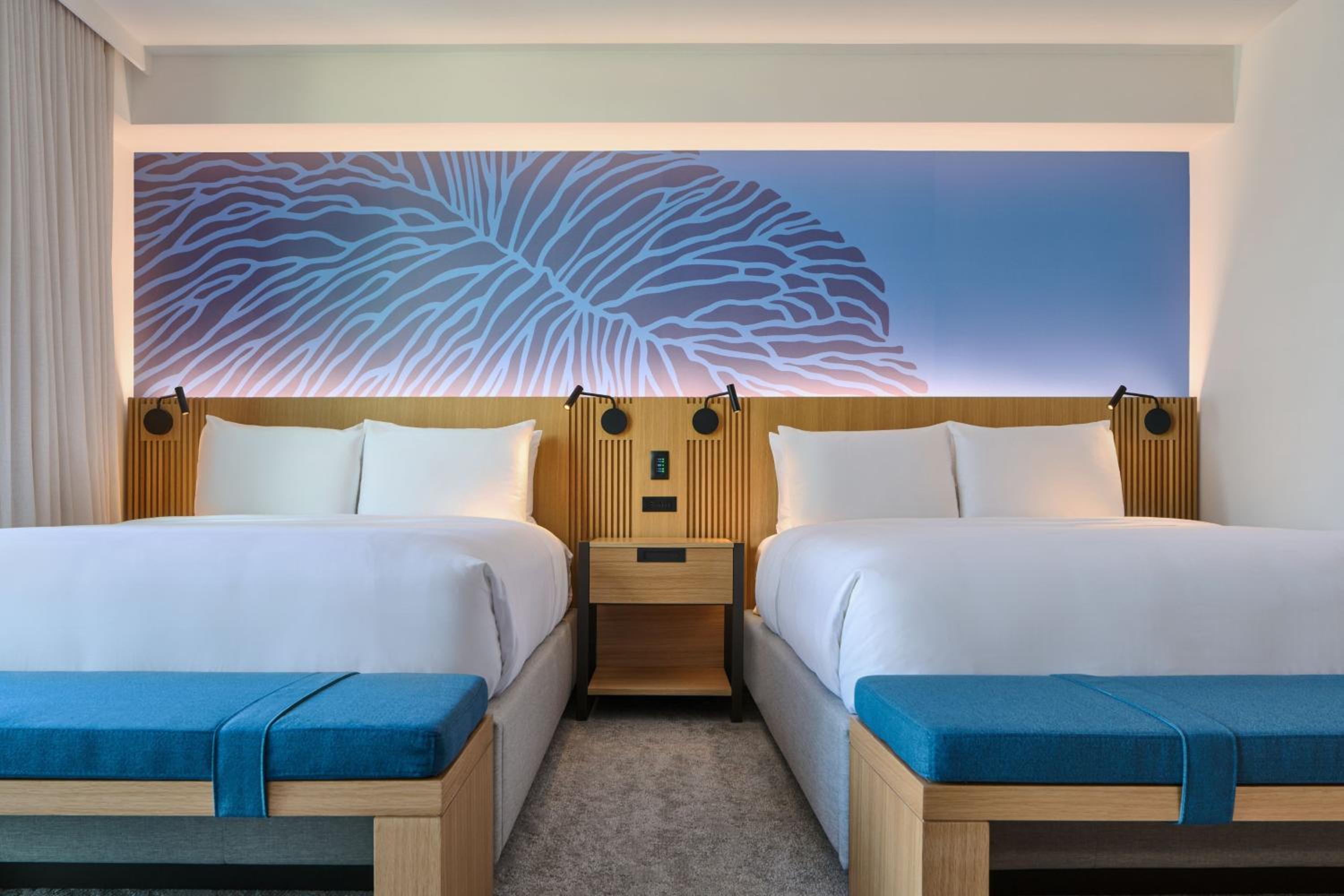 Residence Queen Room with Partial Ocean View photo 2
