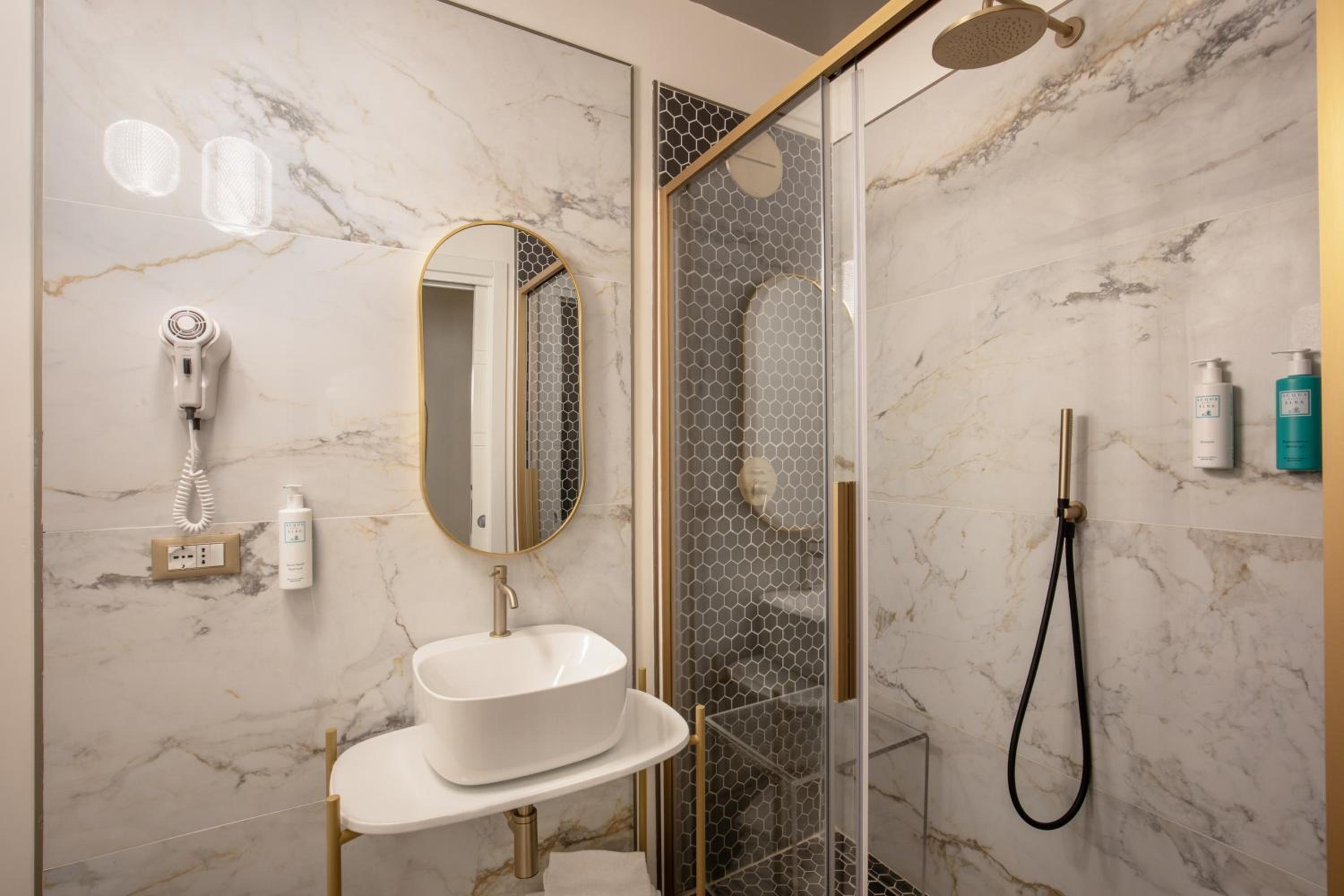 Double or Twin Room - Annex Building - Via del Corso 75