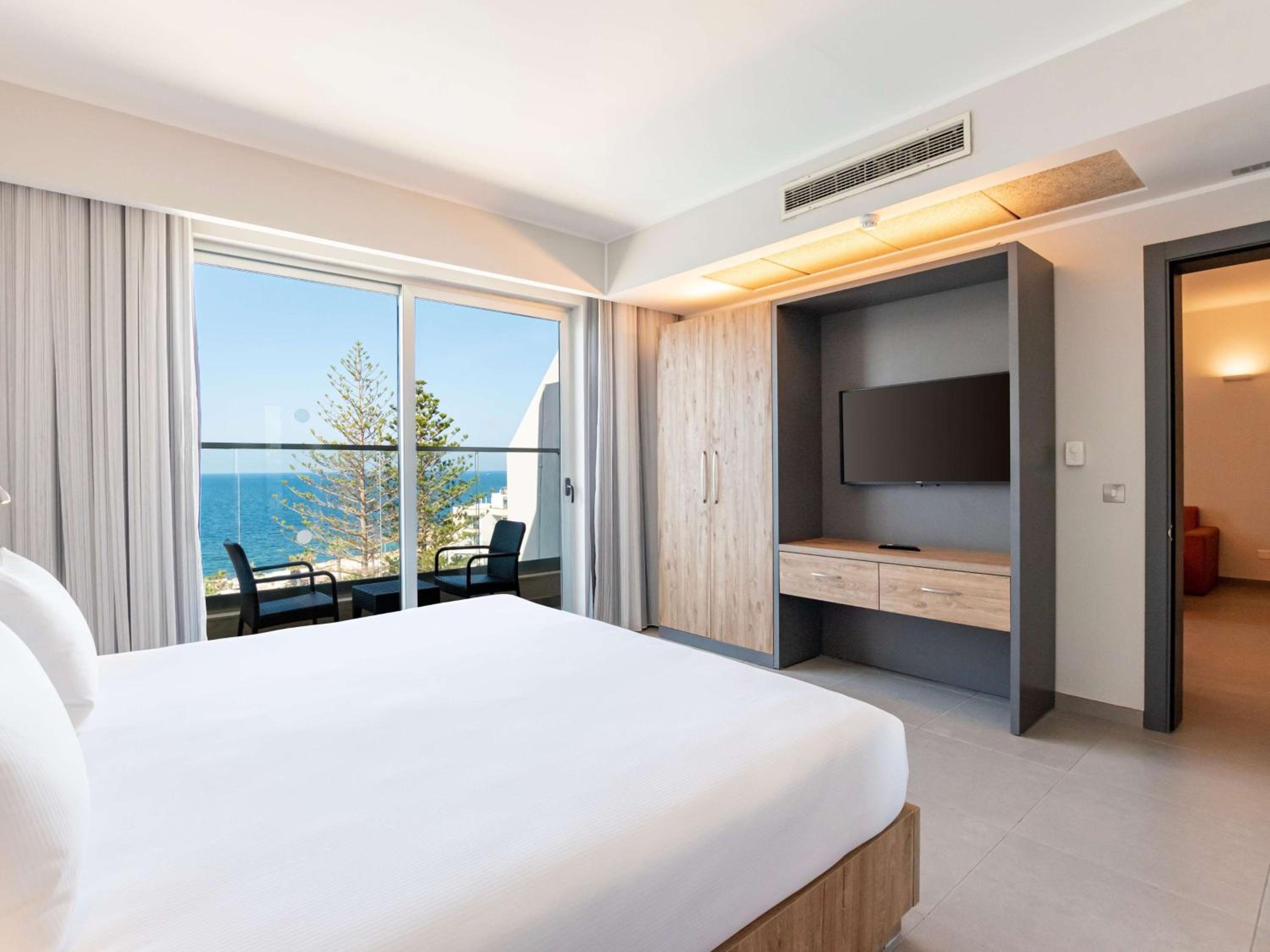 One-Bedroom Suite with Sea View