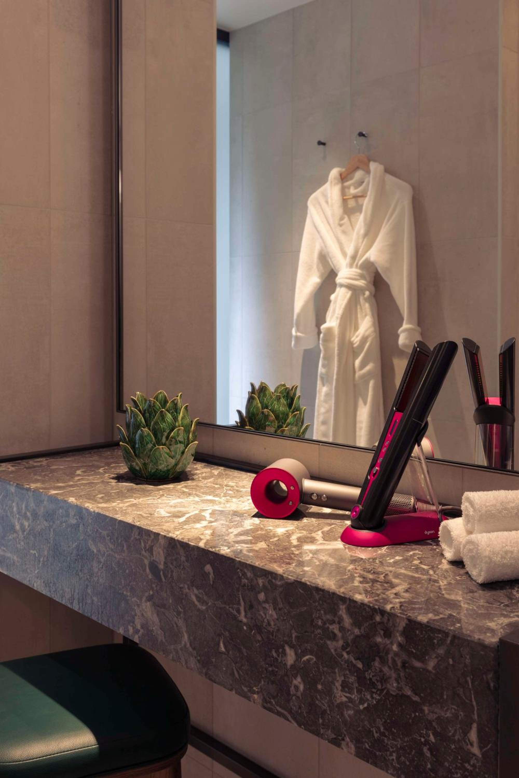 Two-Bedroom Executive Club King Suite - Photo 6