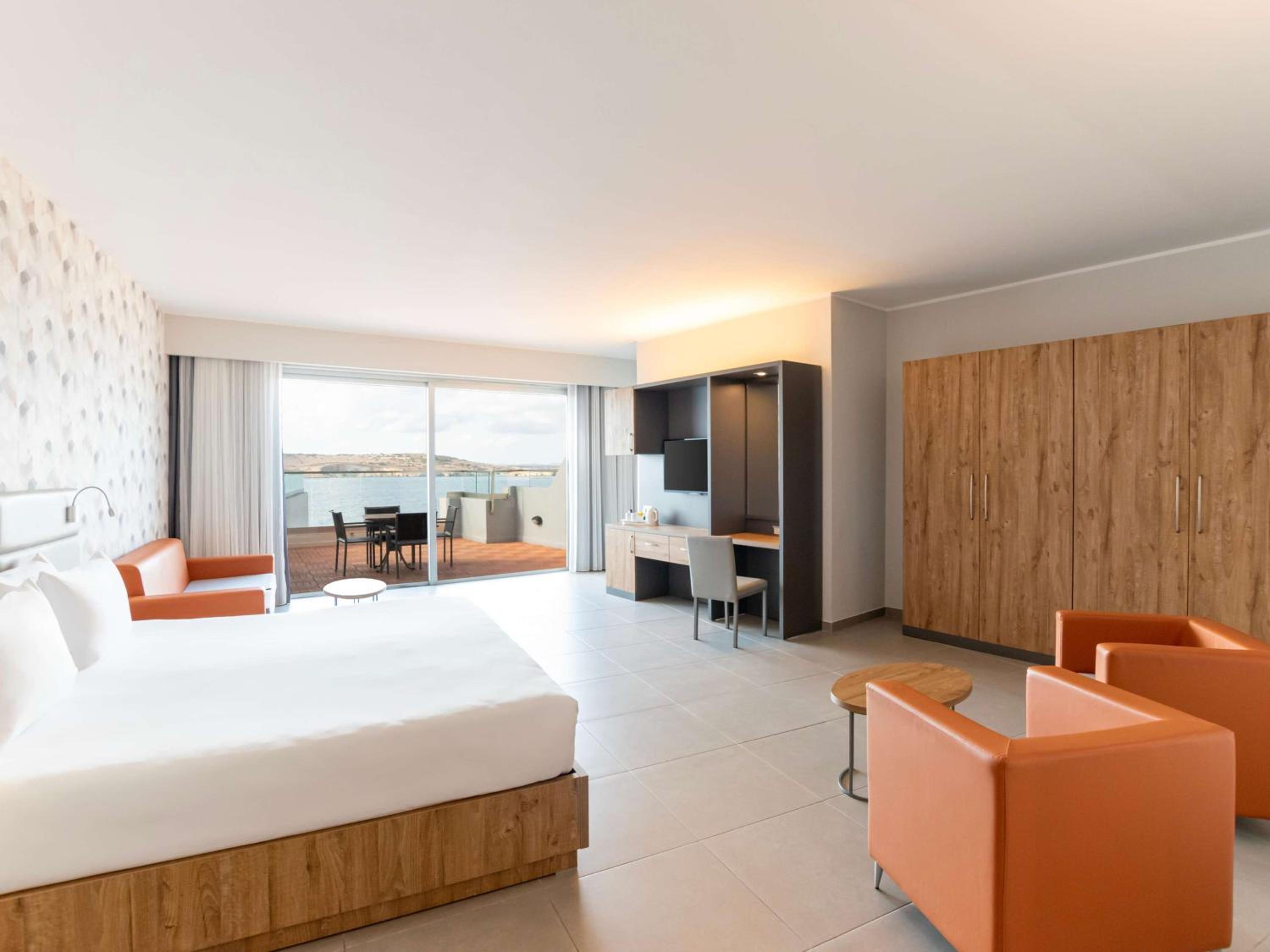 Habitación familiar de dos dormitorios con cama king y vista al mar