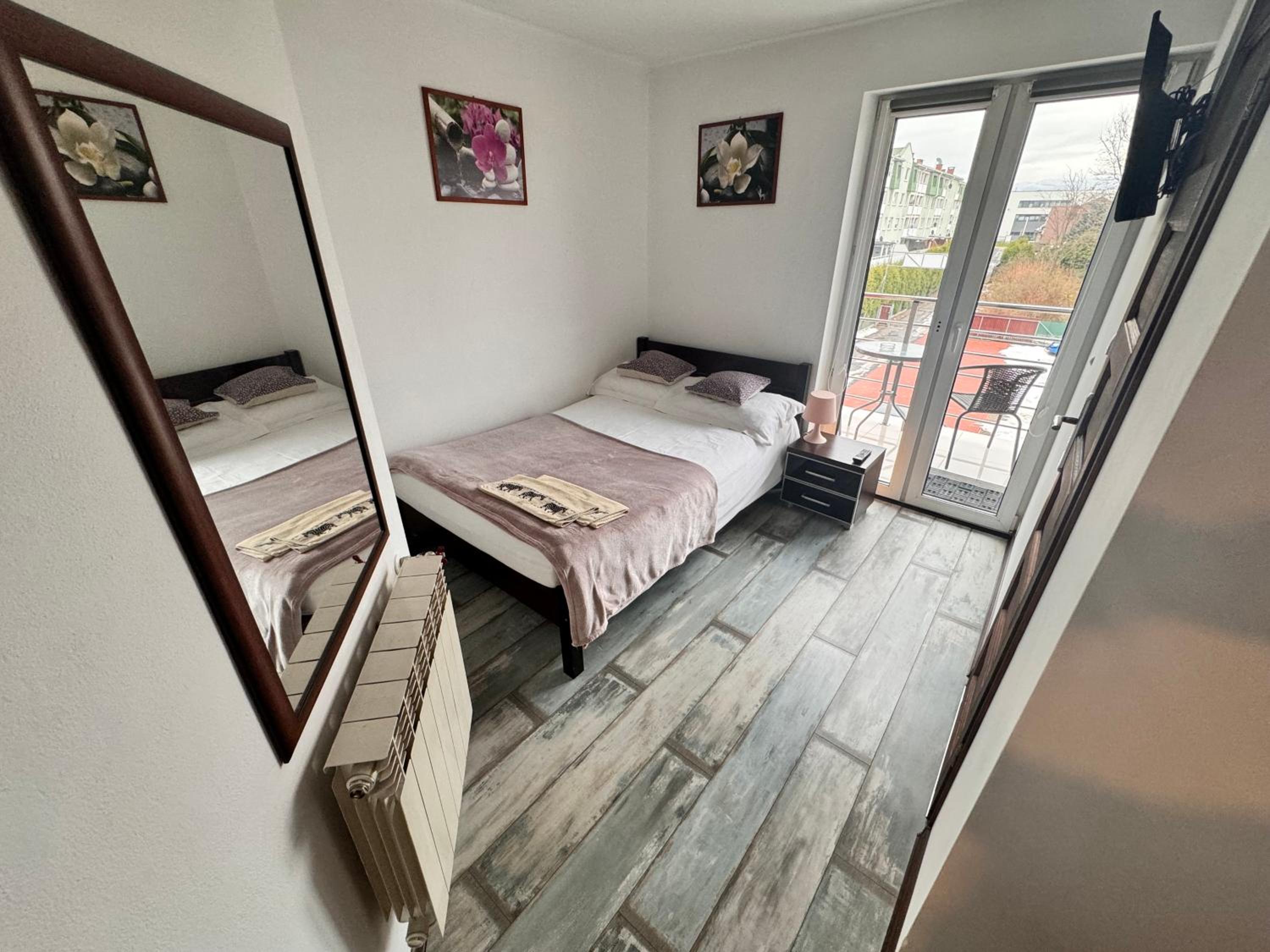 Double Room with Private Bathroom photo 2