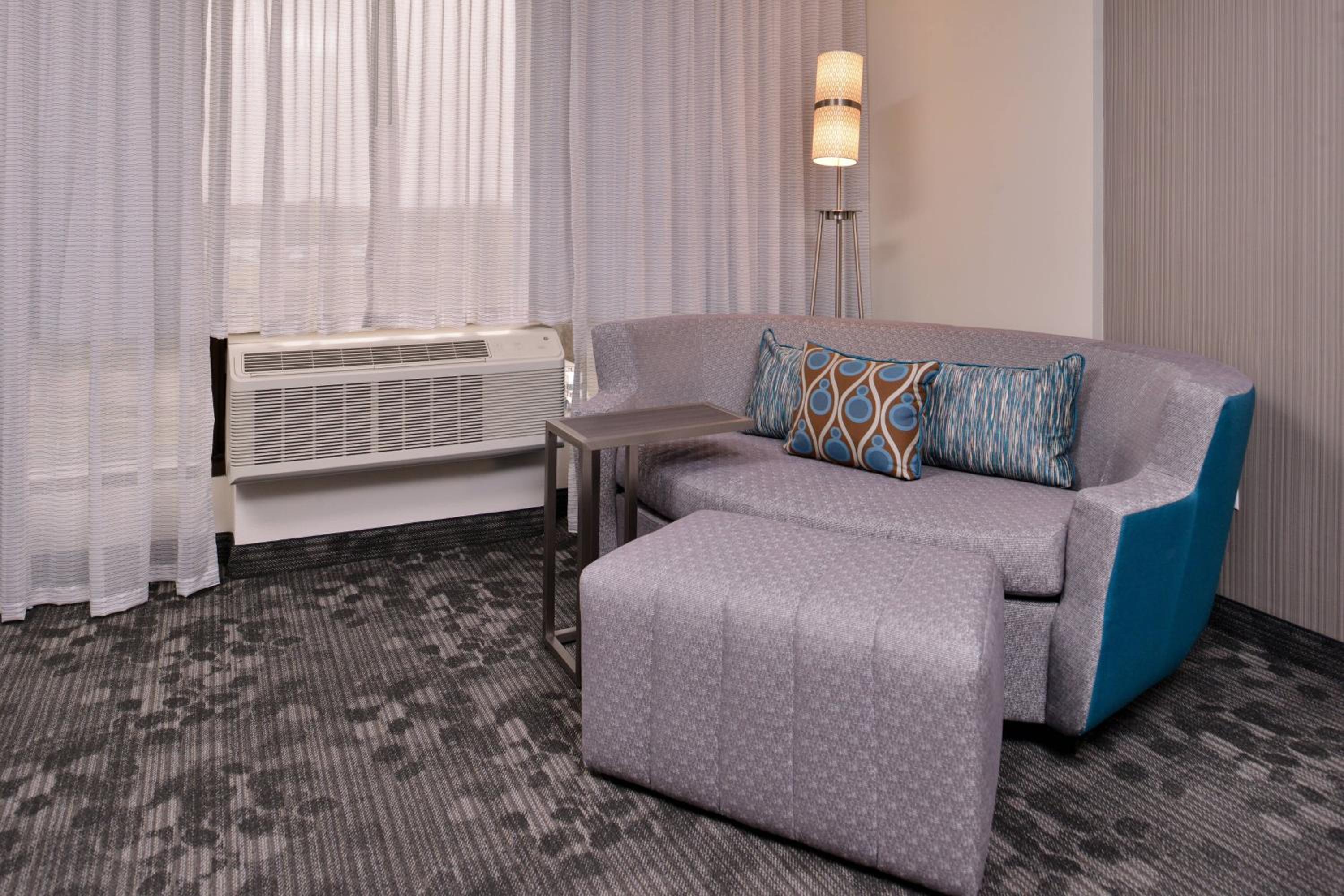 Larger Guest room, 1 King, Sofa bed - Photo 7