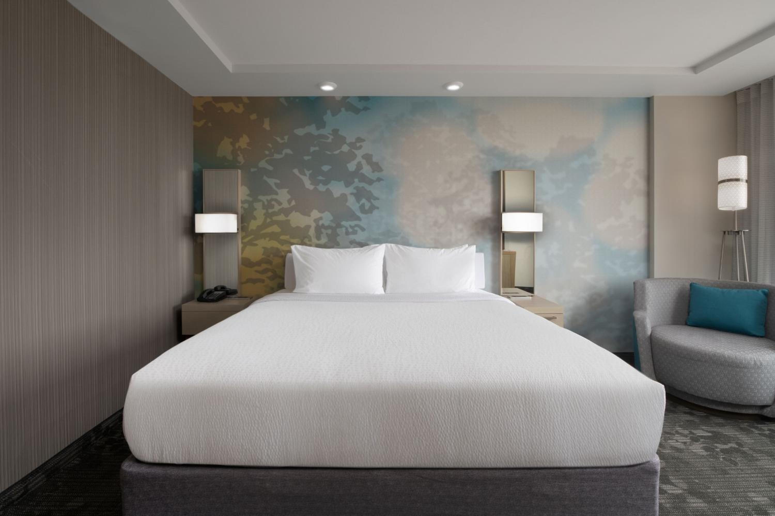 Larger Guest room, 1 King, Sofa bed - Photo 4