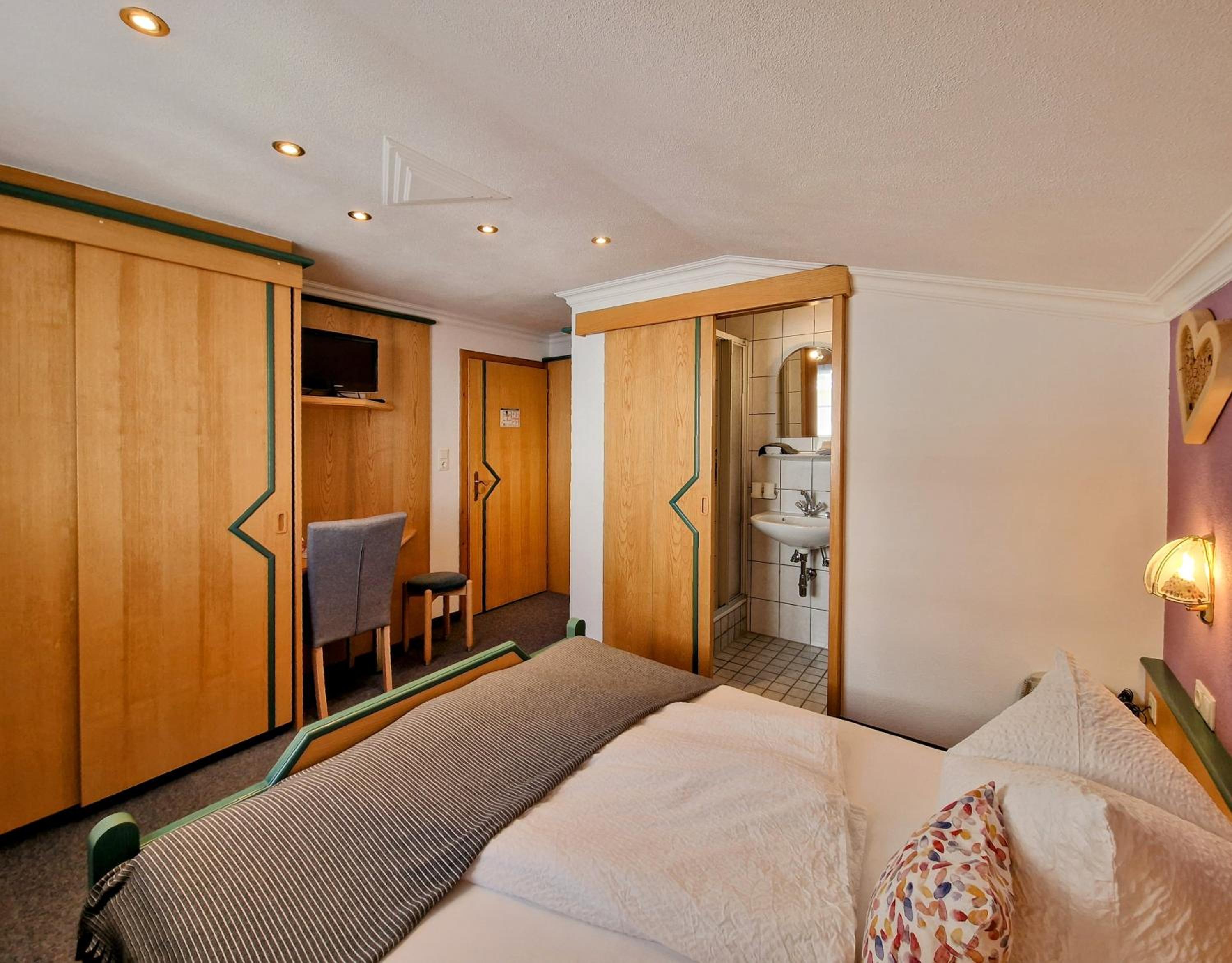 Deluxe Single Room photo 3