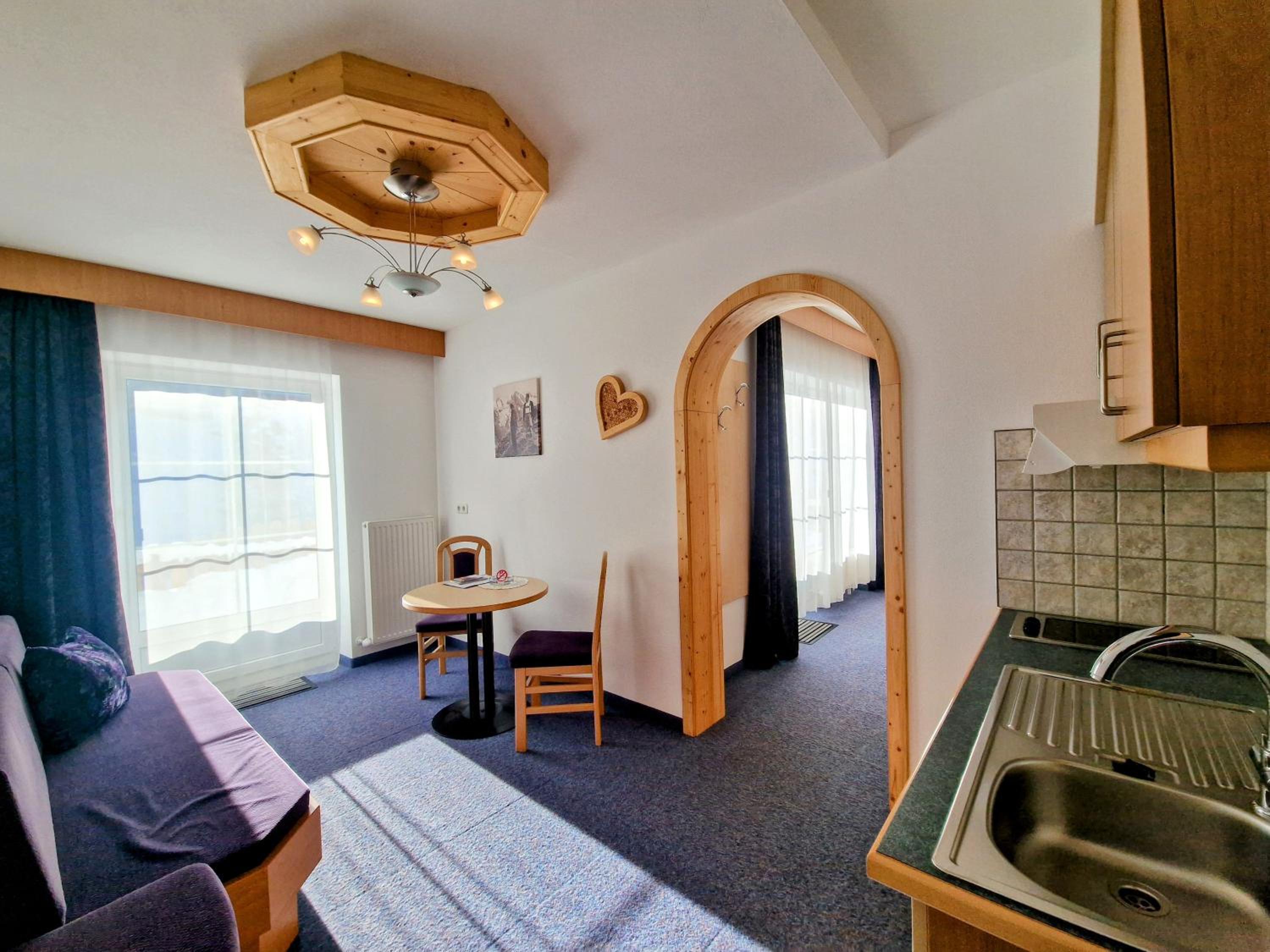 Deluxe Junior Suite photo 3