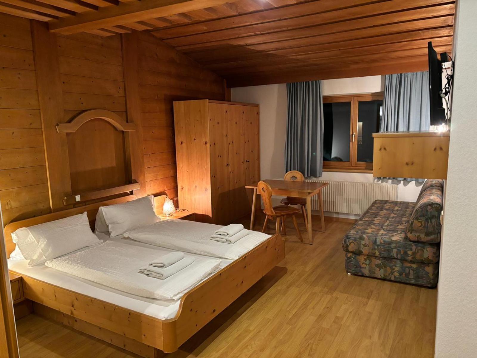 Double Room with Private Bathroom photo 1