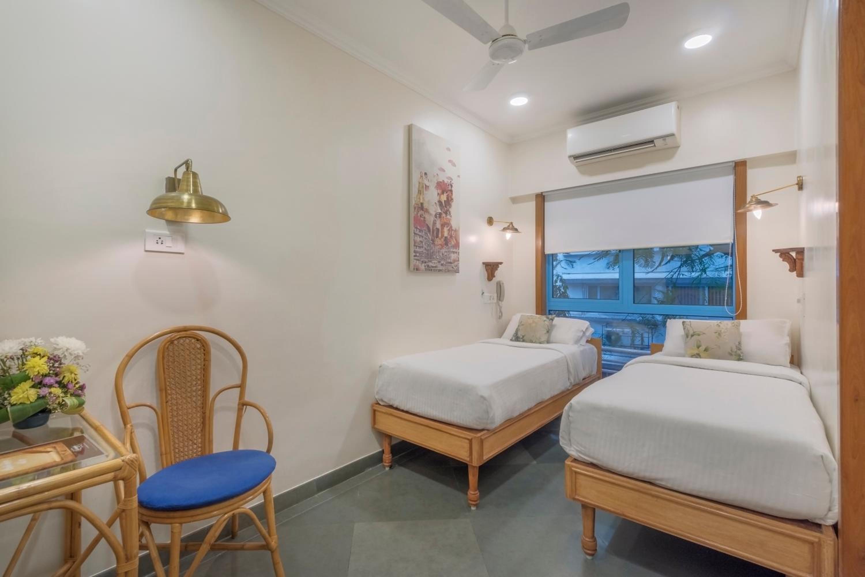 Luxury Room Twin Bed - Photo 4
