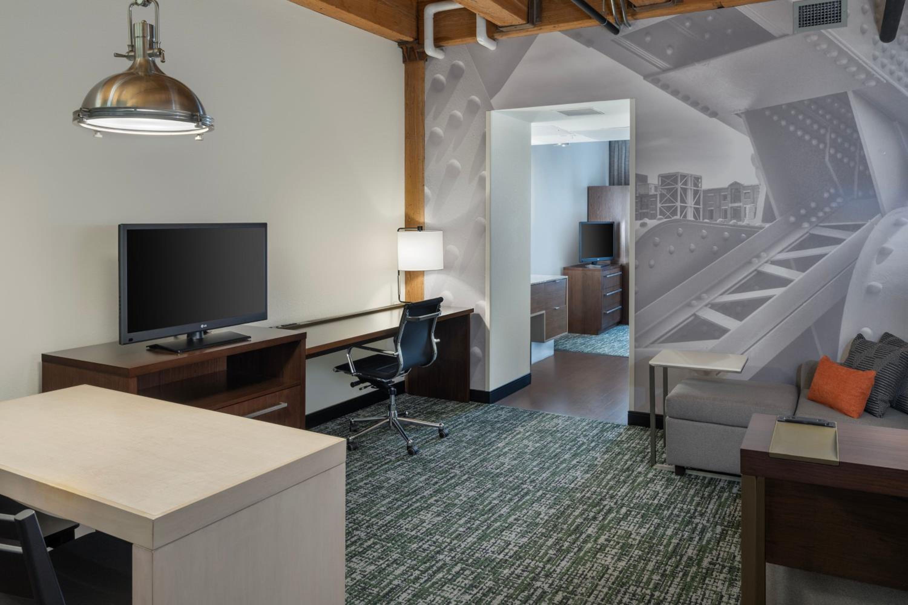 King Studio with Sofa Bed - Hearing Accessible