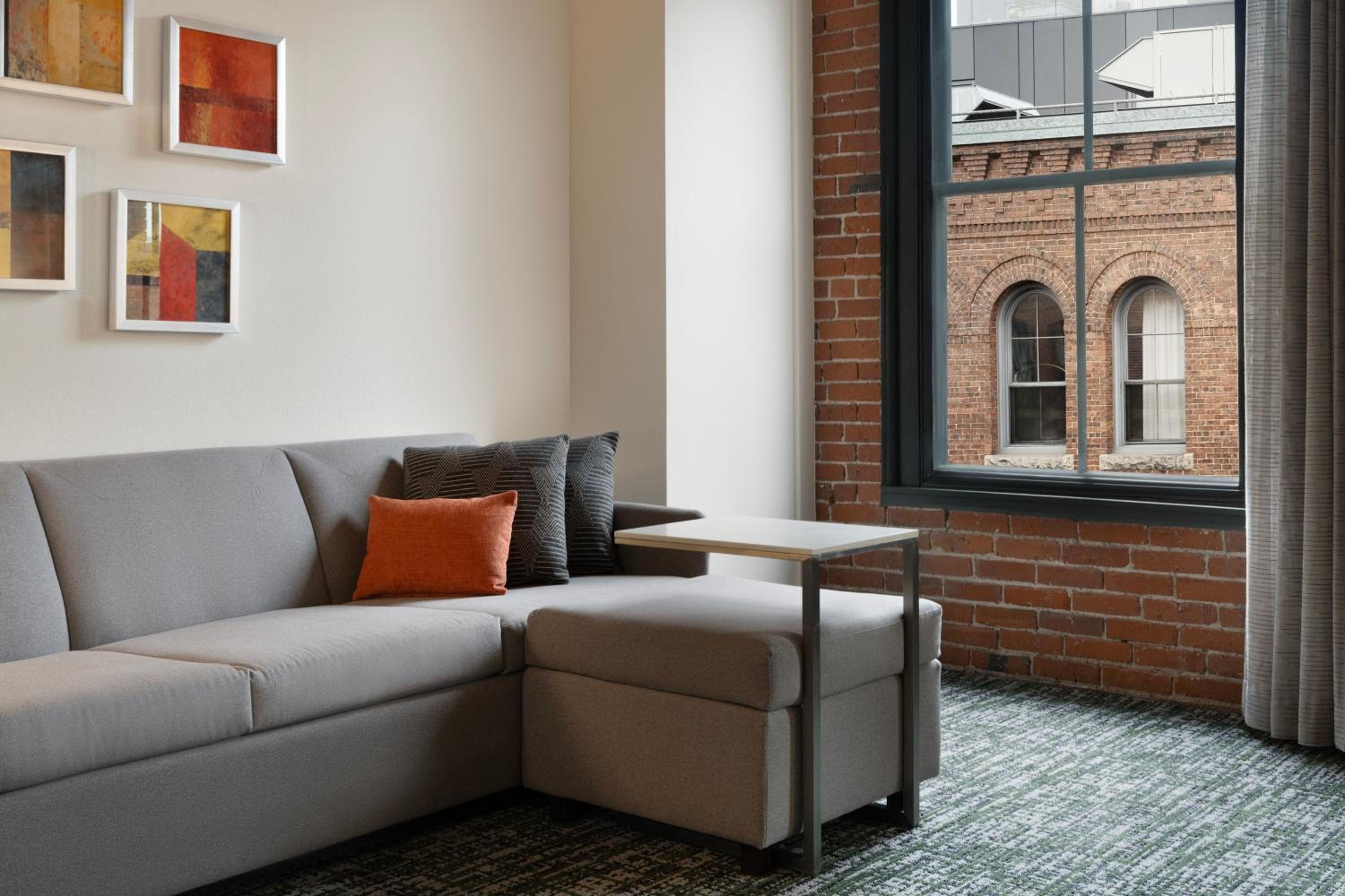 Large One-Bedroom Corner Suite