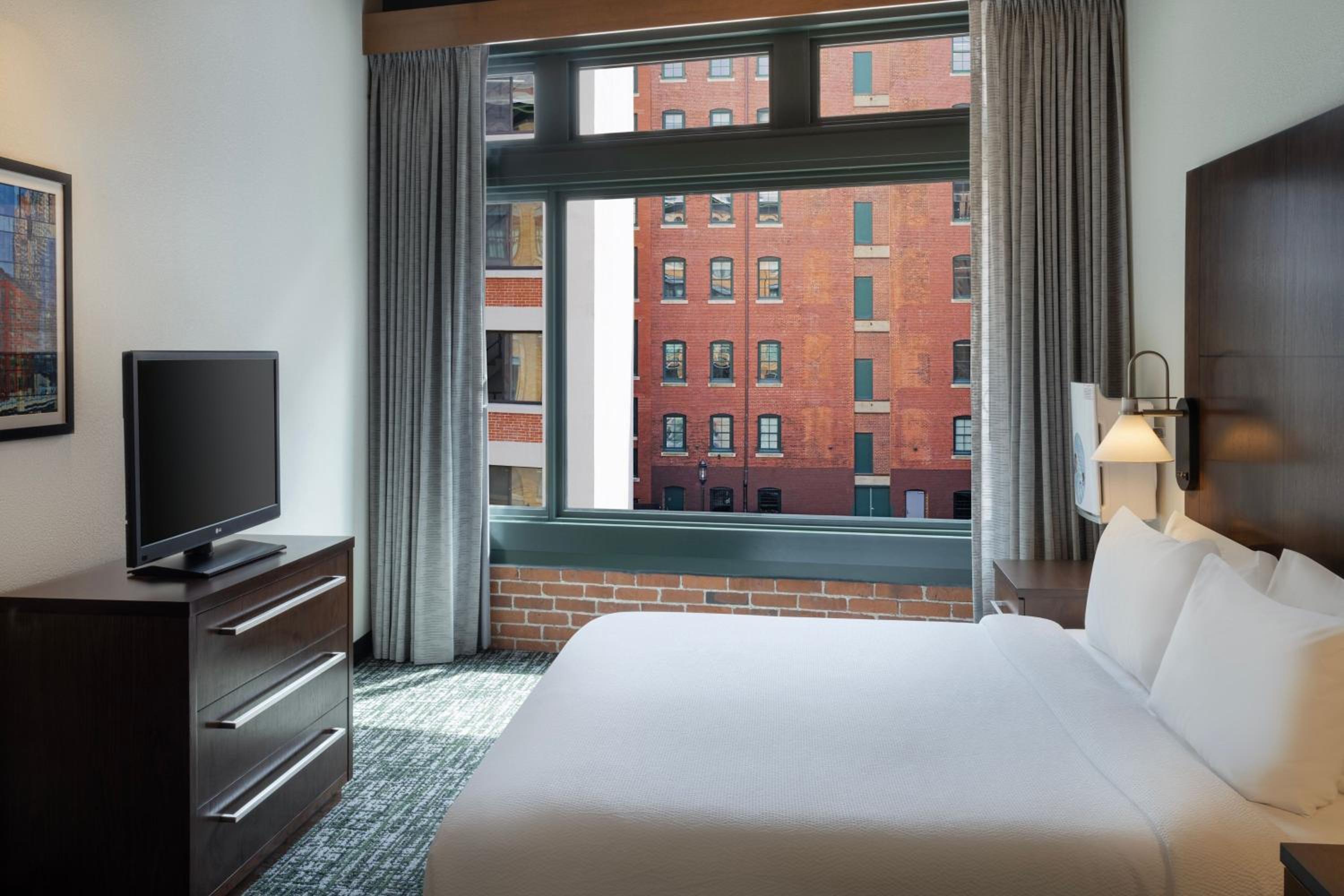 One-Bedroom King Suite
