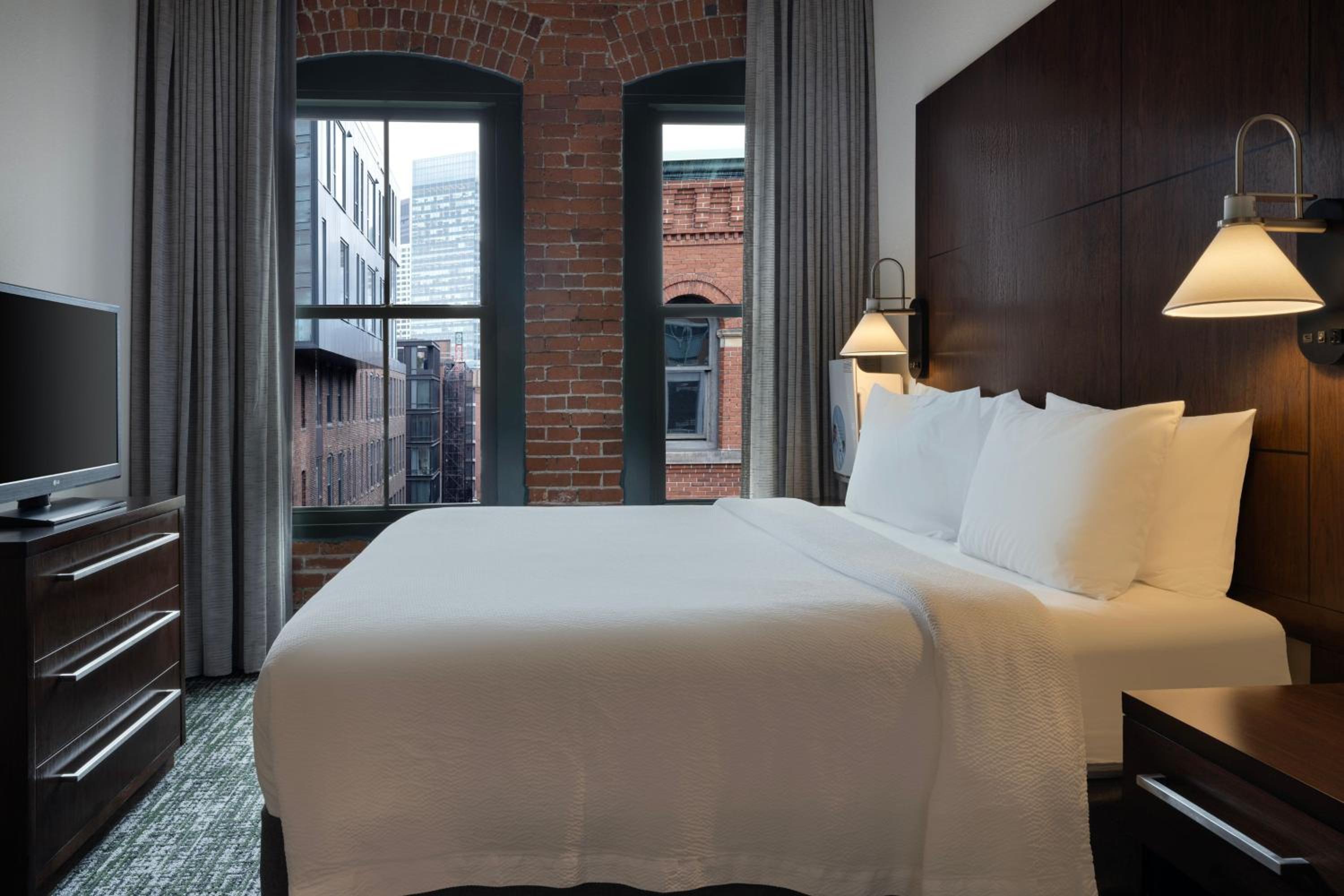 One-Bedroom King Suite