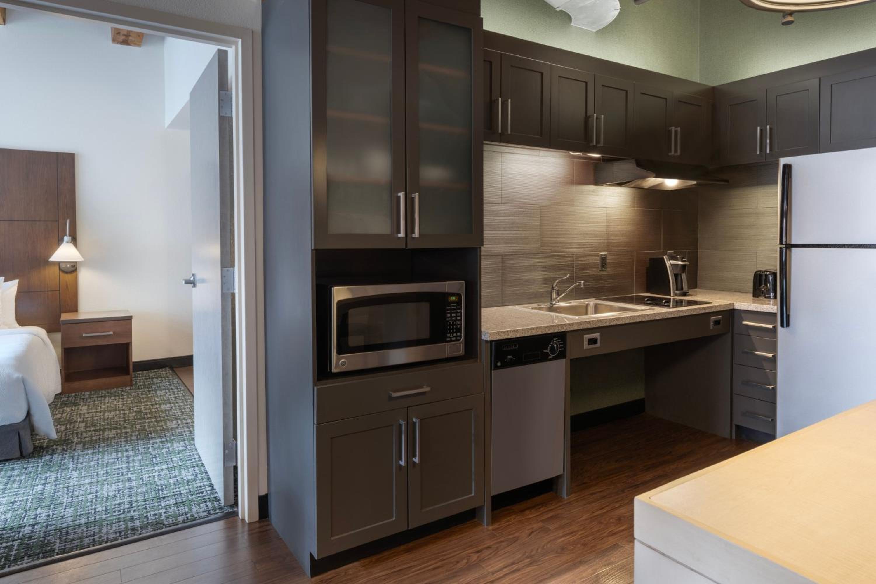 One-Bedroom King Suite
