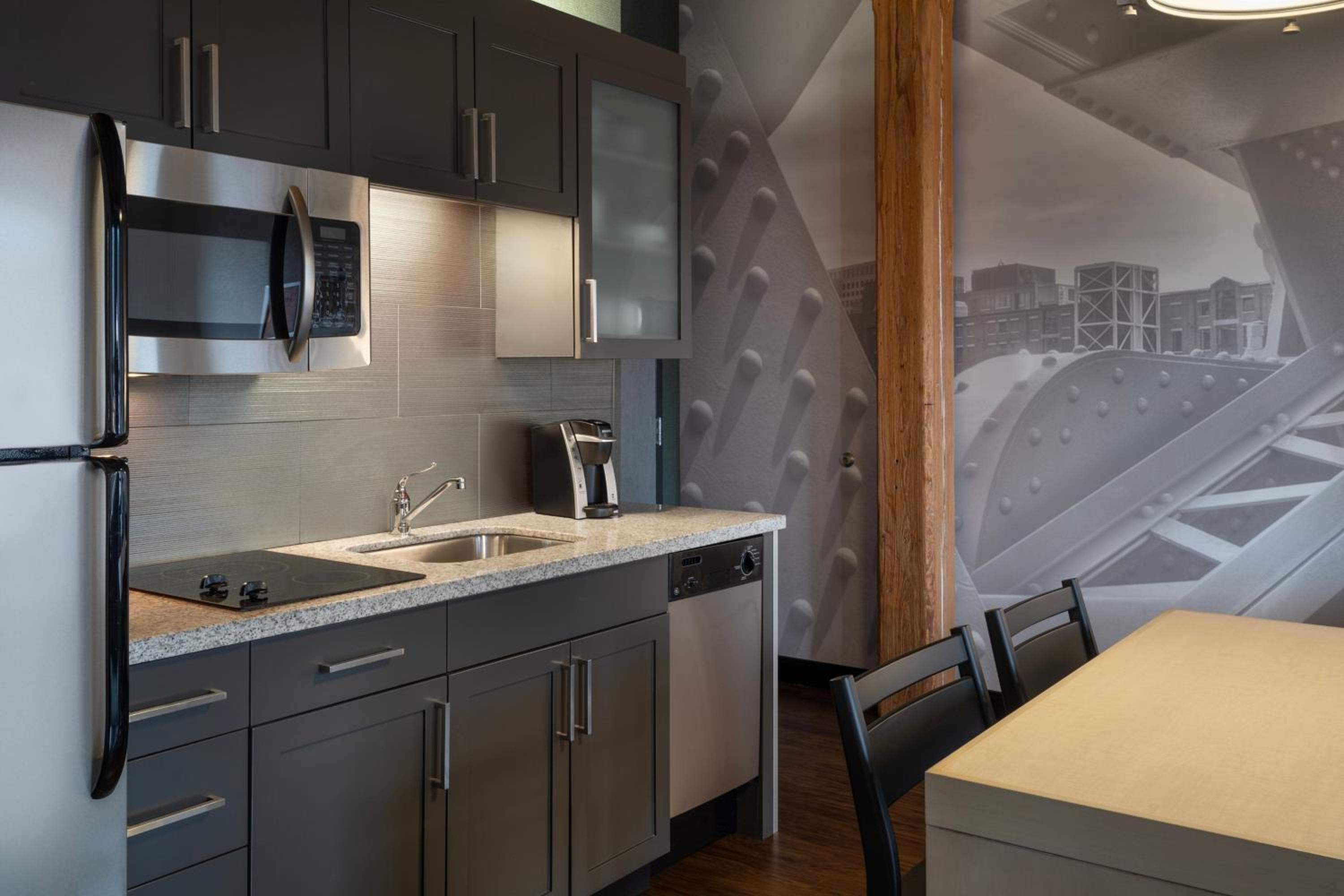 Large One-Bedroom Corner Suite