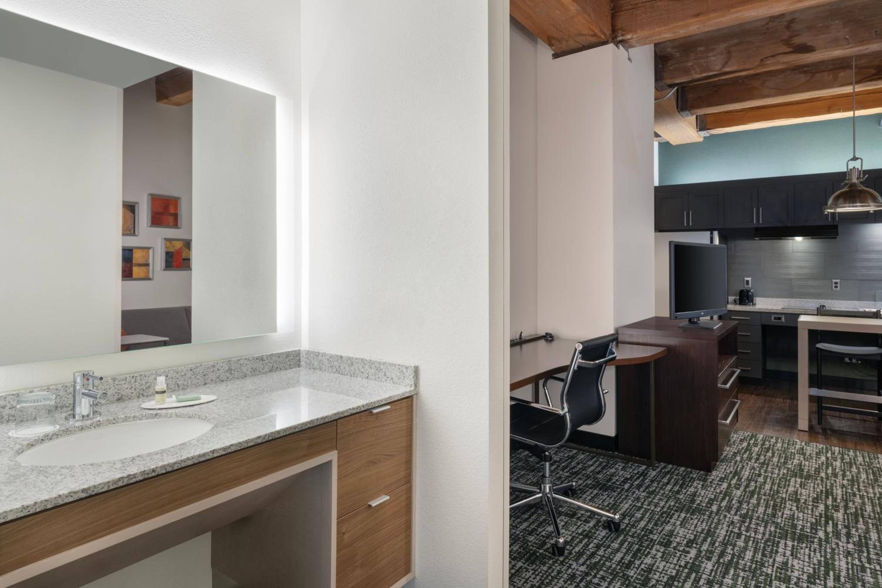 King Studio with Sofa Bed - Hearing Accessible