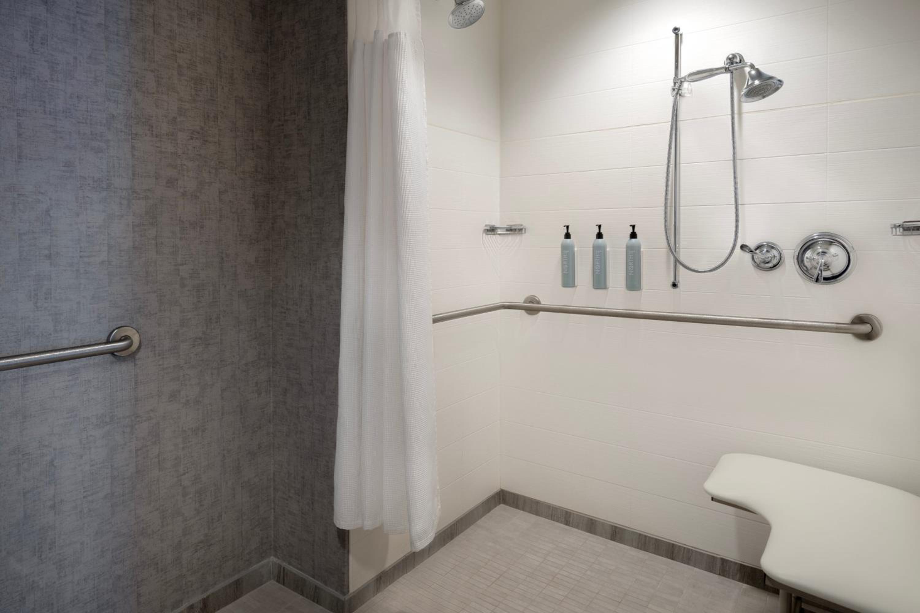 One-Bedroom King Suite thumbnail 5
