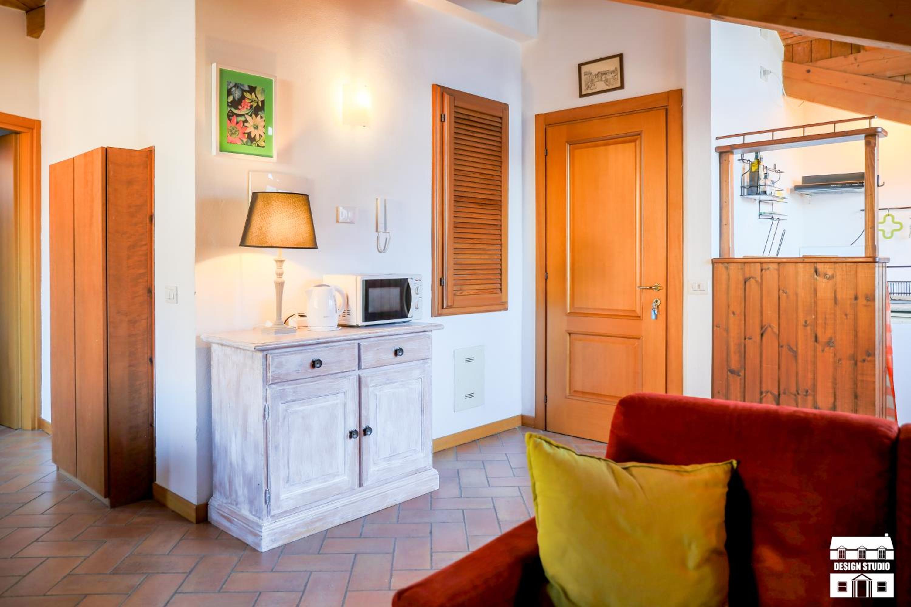 One-Bedroom Apartment - Photo 2