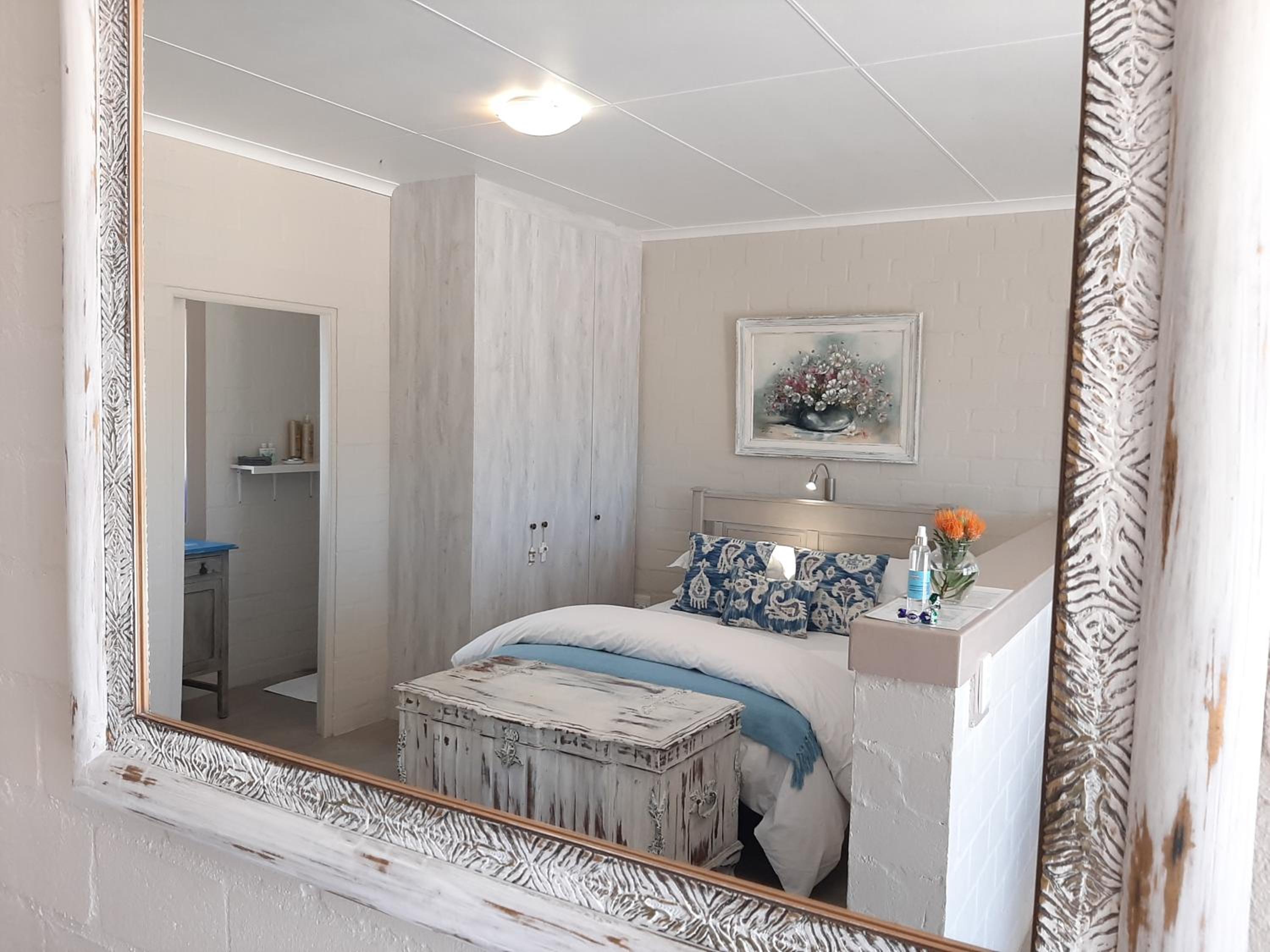 Deluxe Queen Suite - Photo 2