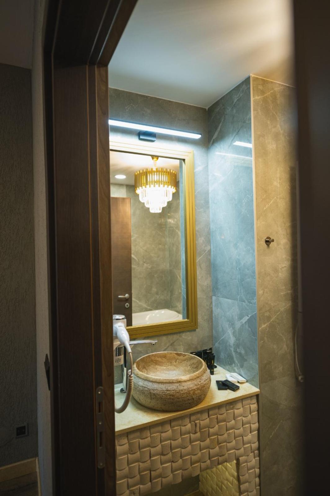 Deluxe Junior Suite - Photo 2
