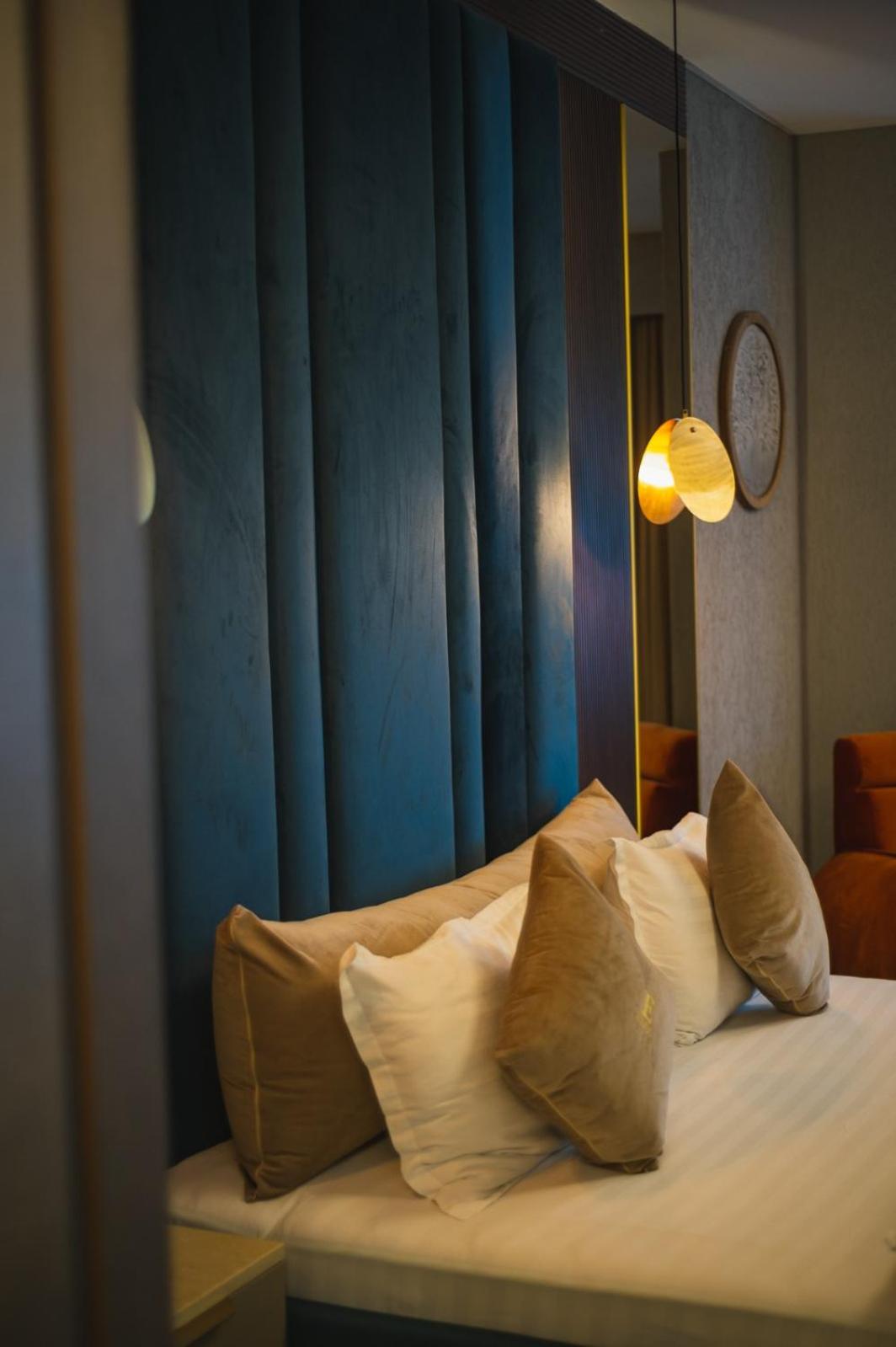 Deluxe Junior Suite - Photo 3
