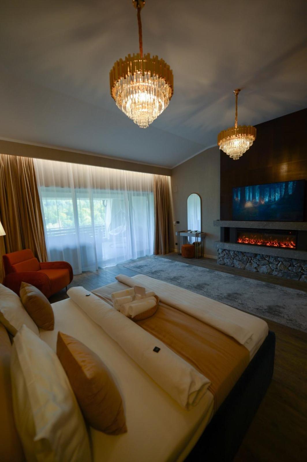 Junior Suite with Mountain View & Fireplace - Photo 1