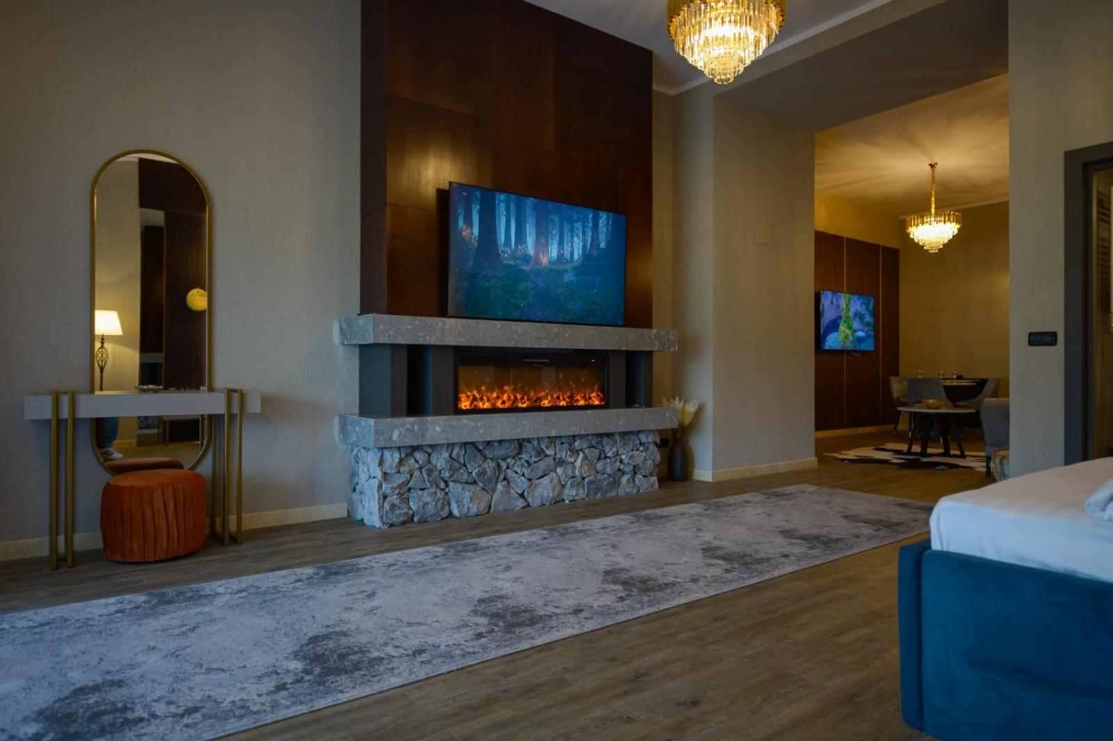 Junior Suite with Mountain View & Fireplace - Photo 10