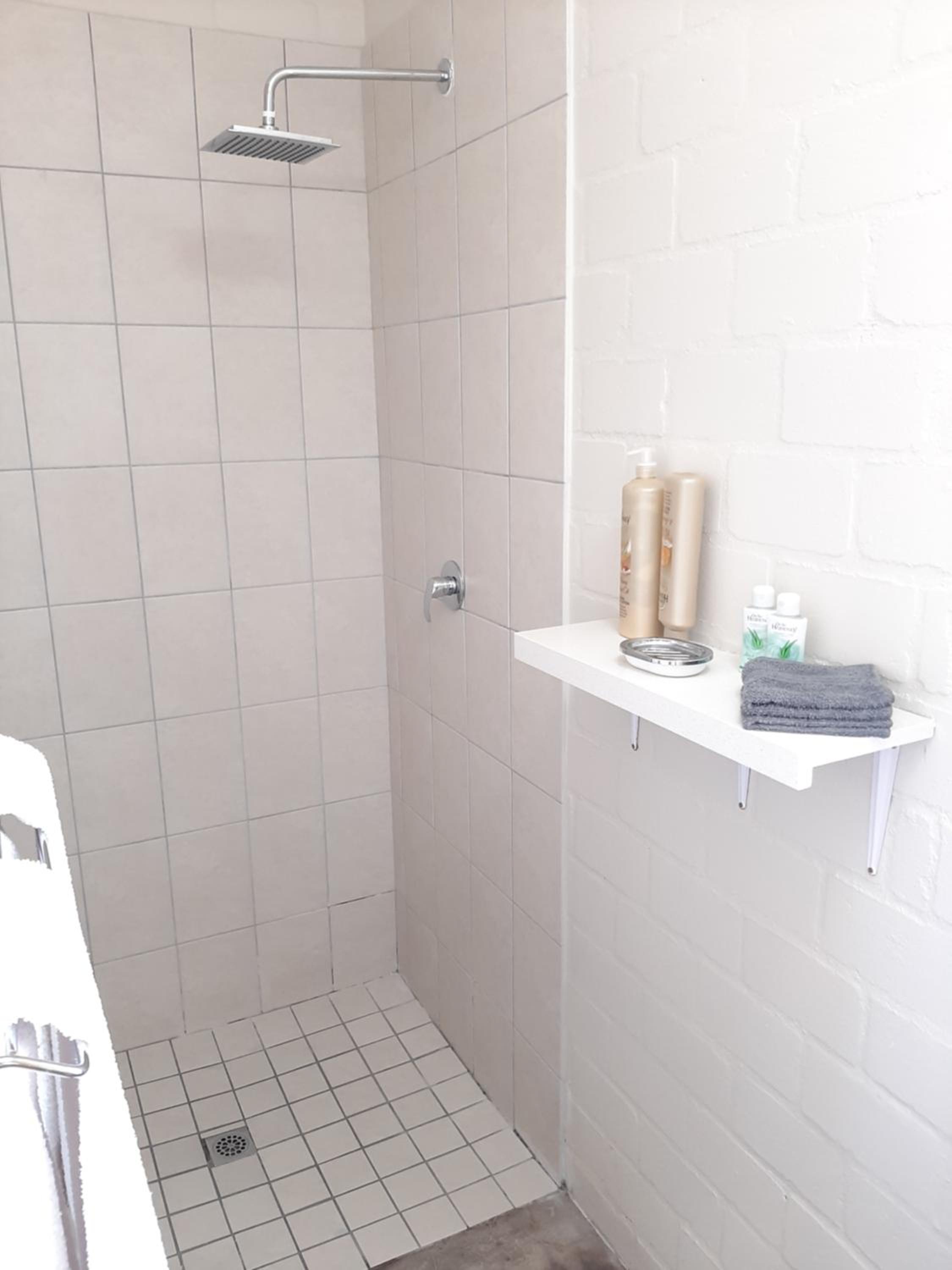 Deluxe Queen Suite - Photo 3