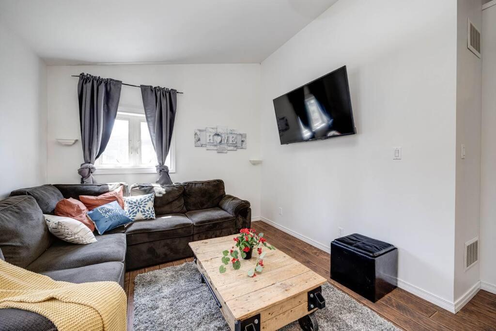 Three-Bedroom House photo 1