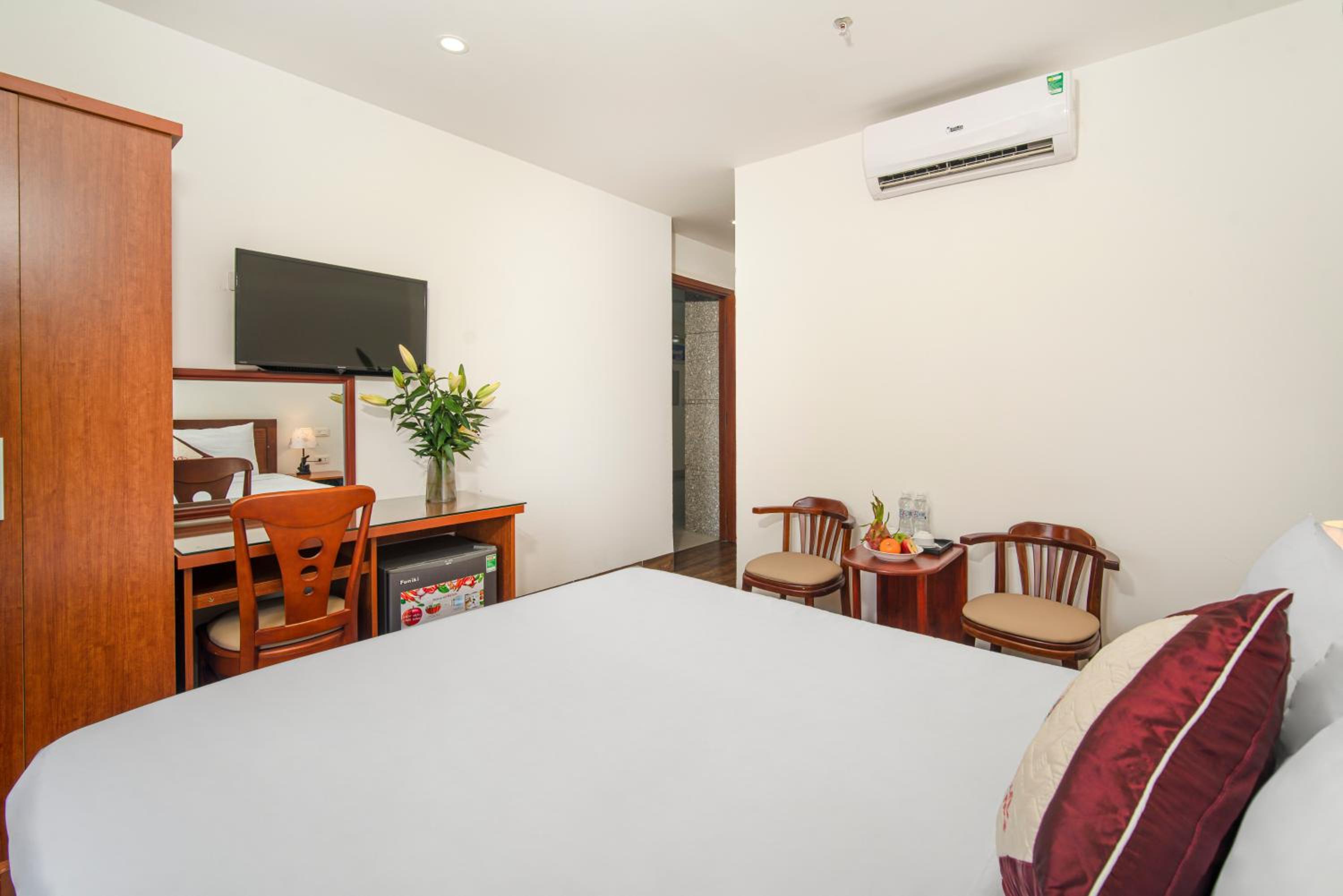Double or Twin Room with City View photo 2