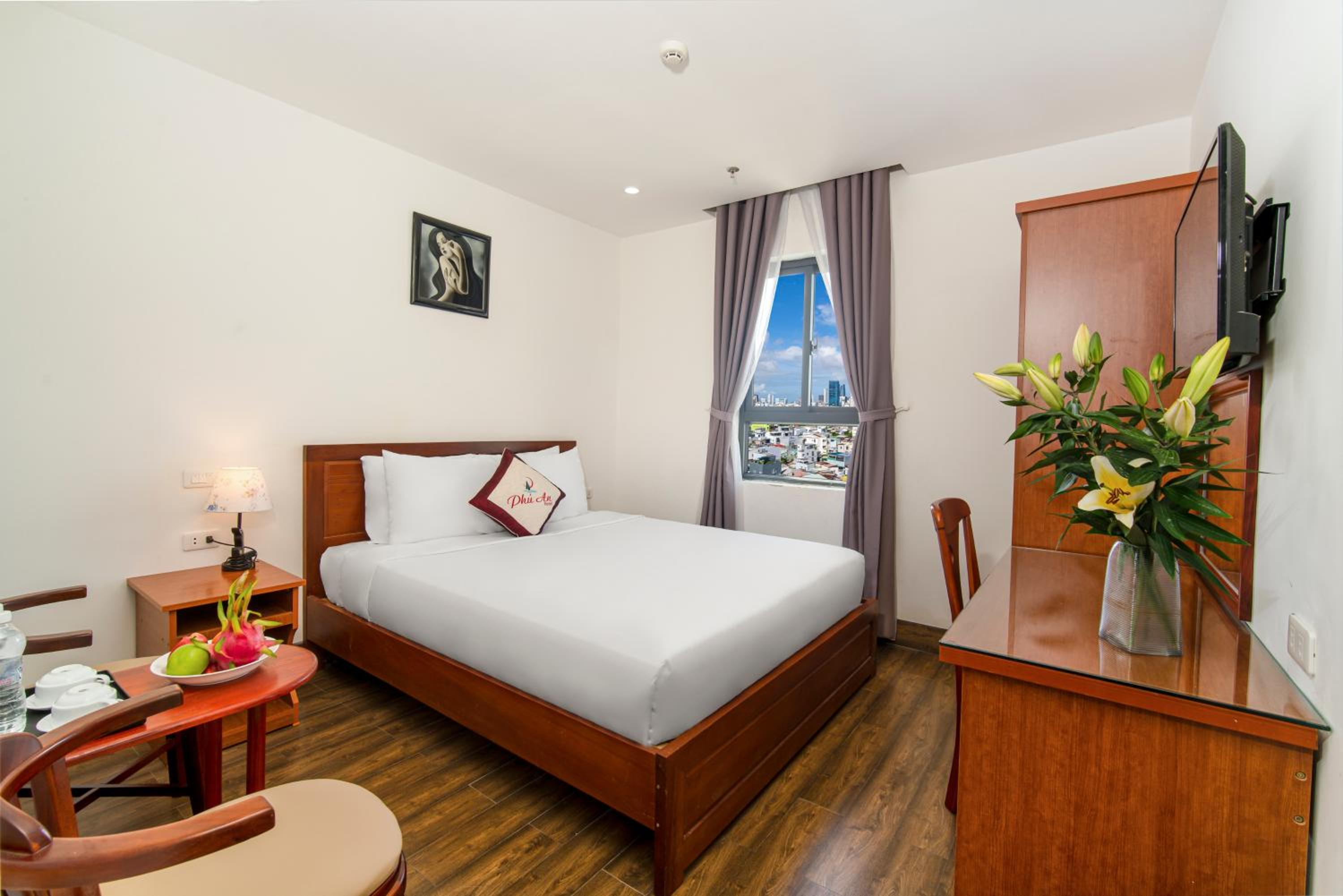 Double or Twin Room with City View photo 3