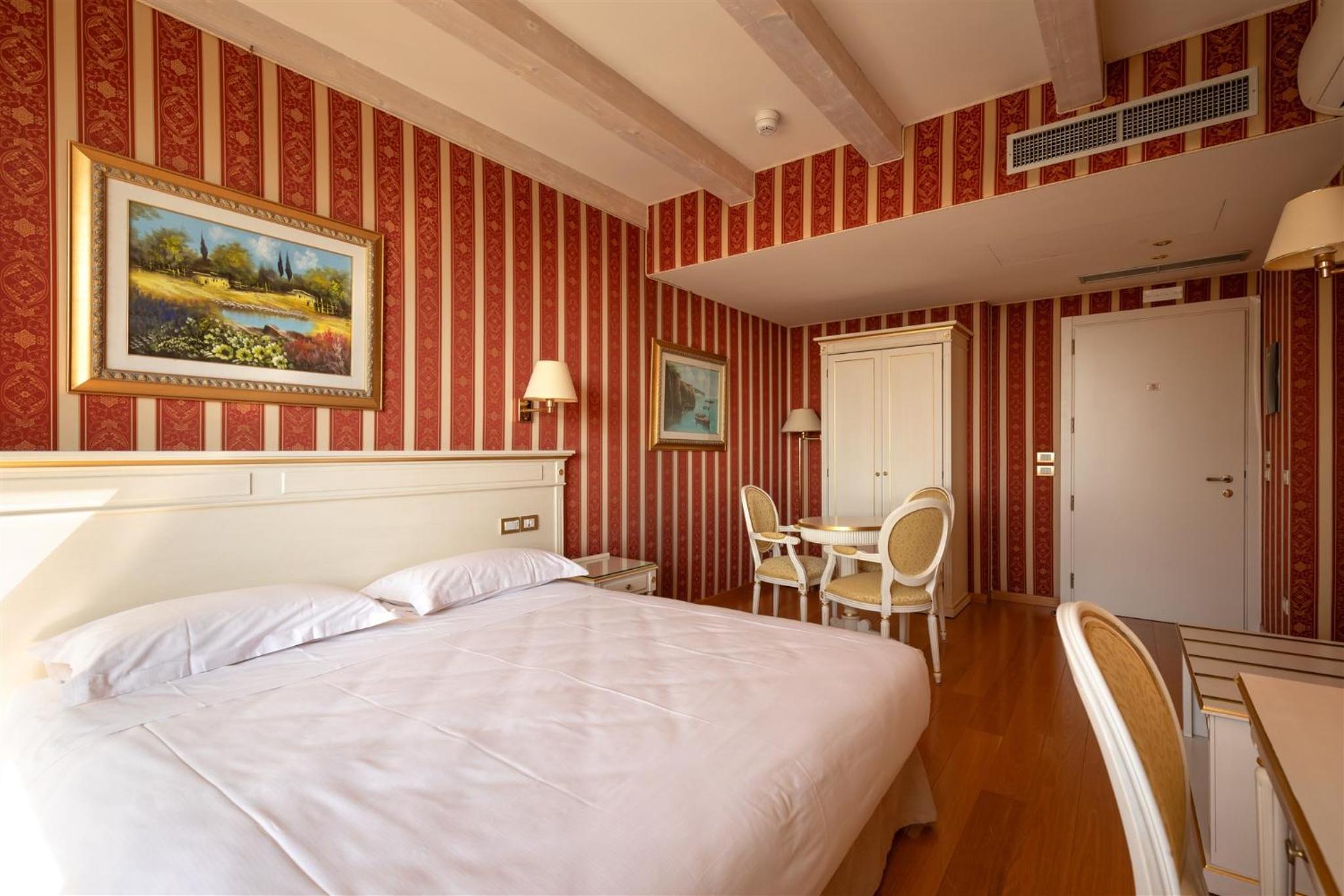 Deluxe Junior Suite - Photo 5