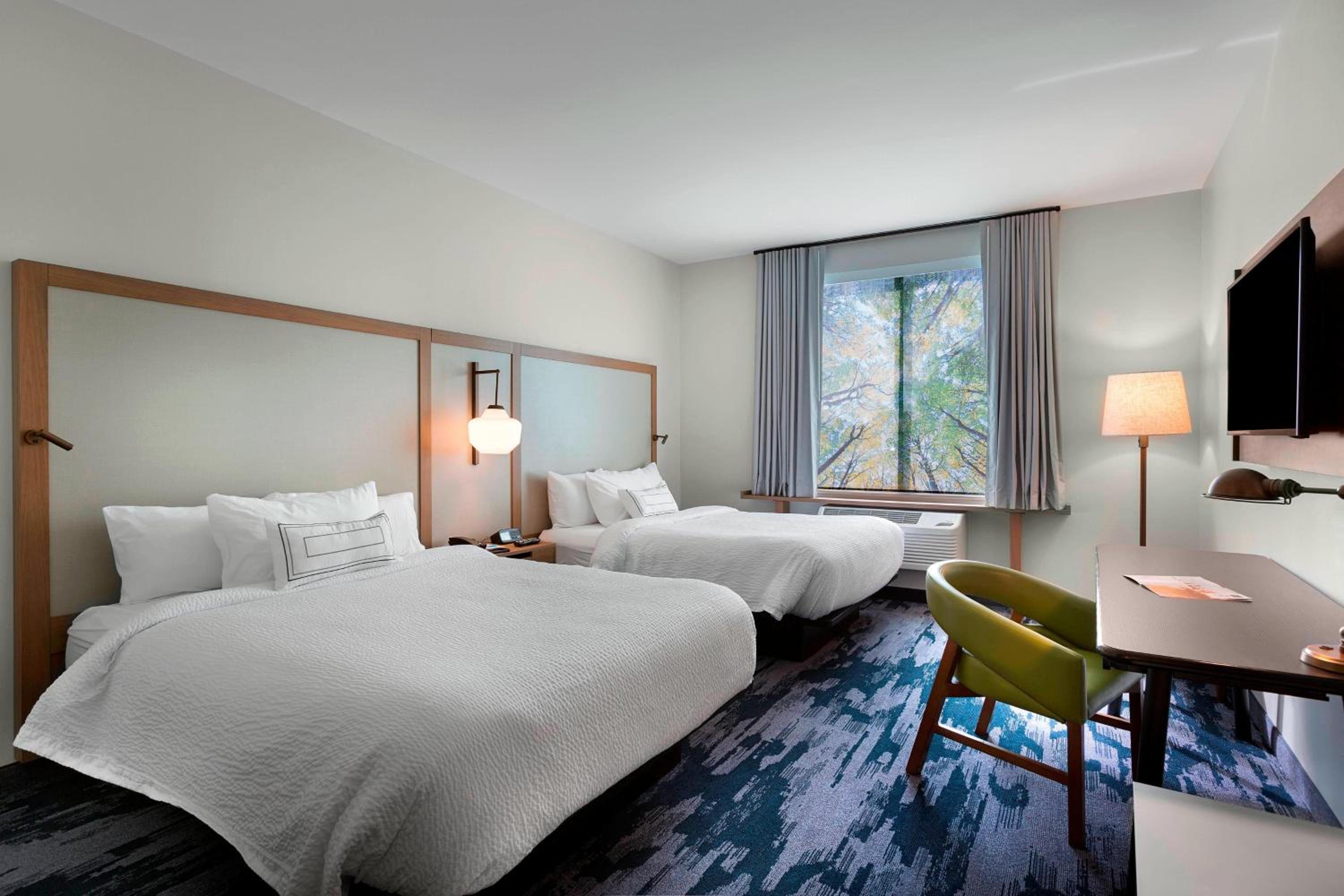 Queen Room with Two Queen Beds and Bathtub - Mobility Access
