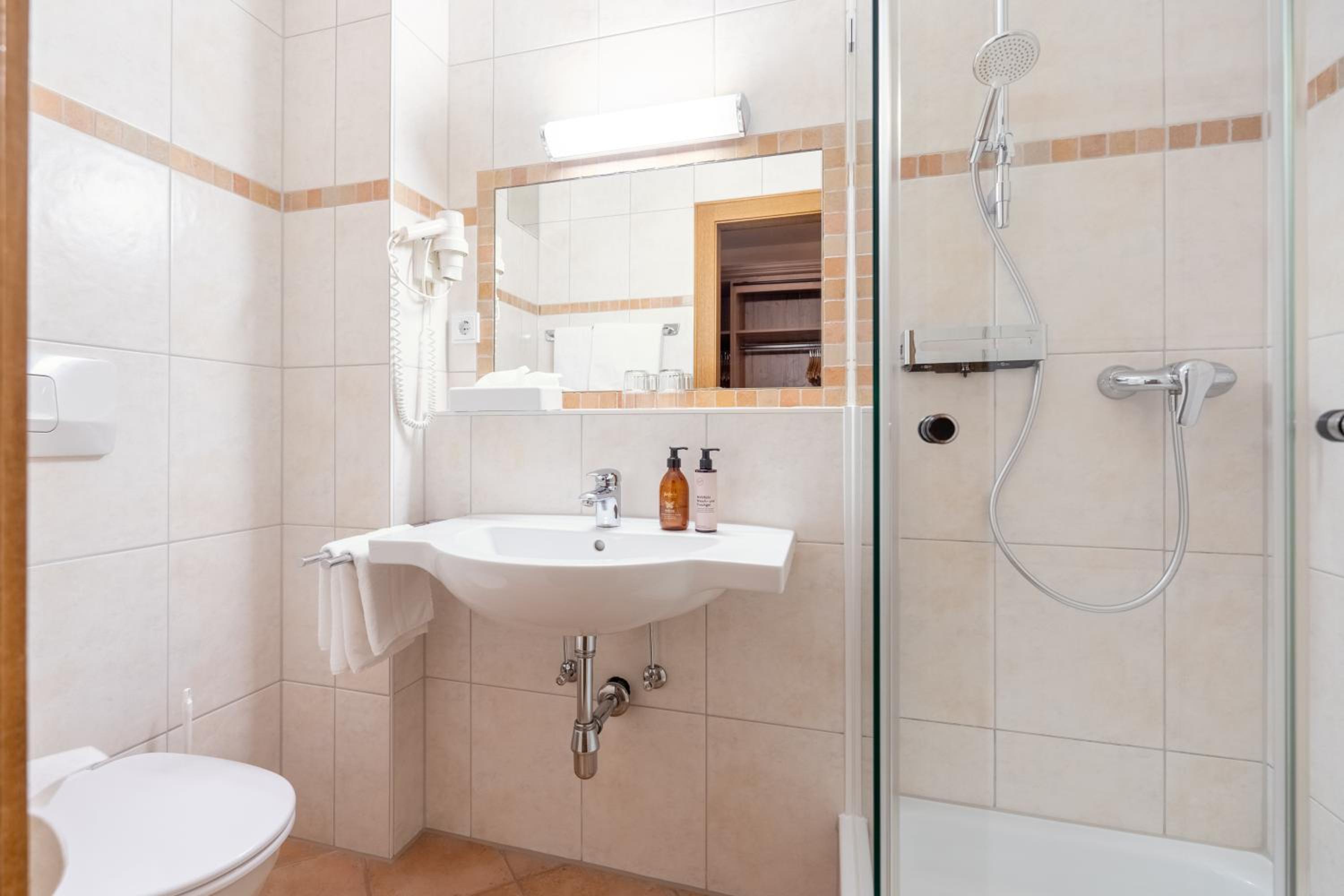 Double Room - Photo 12