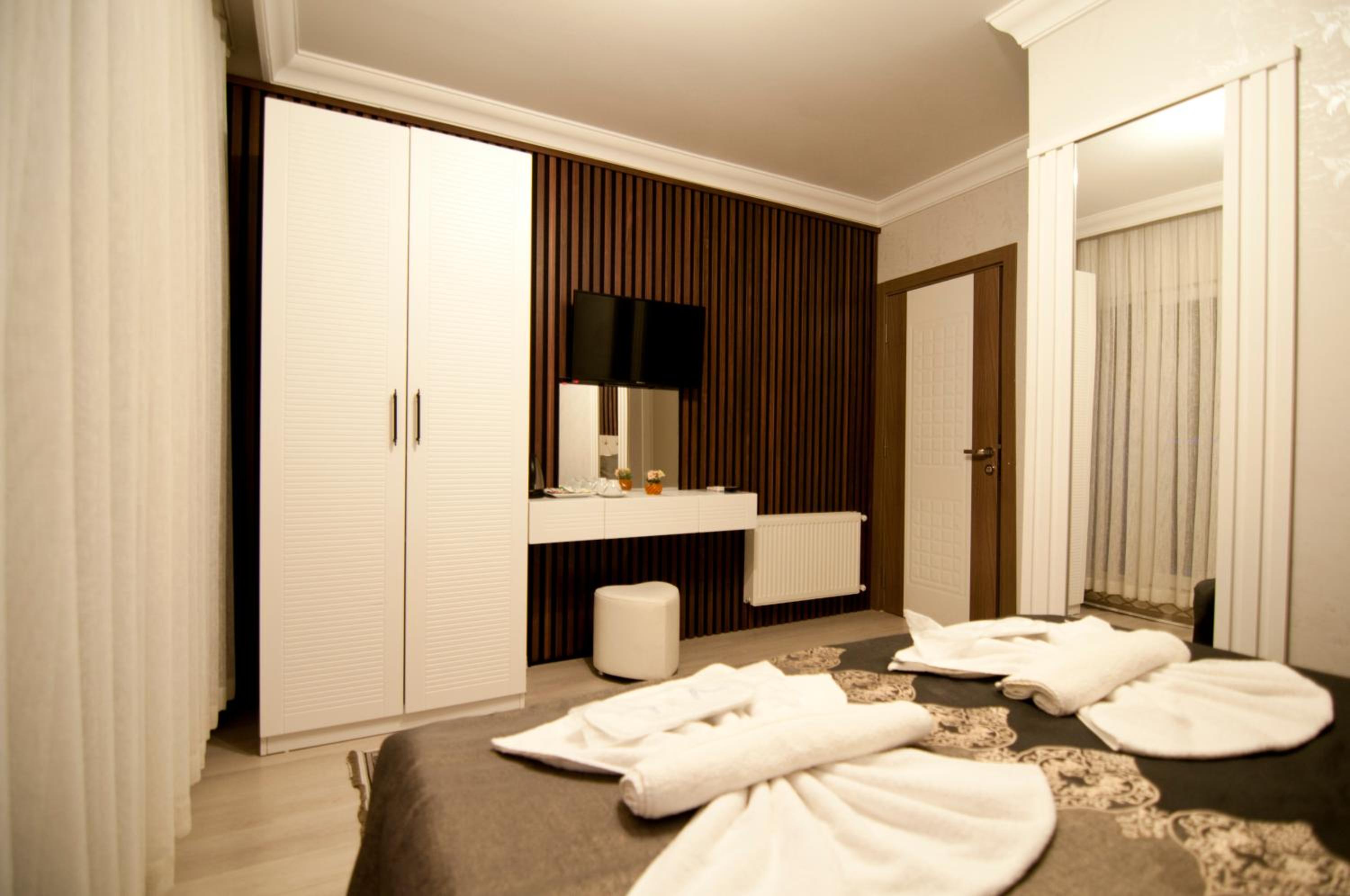Standard Double or Twin Room photo 3